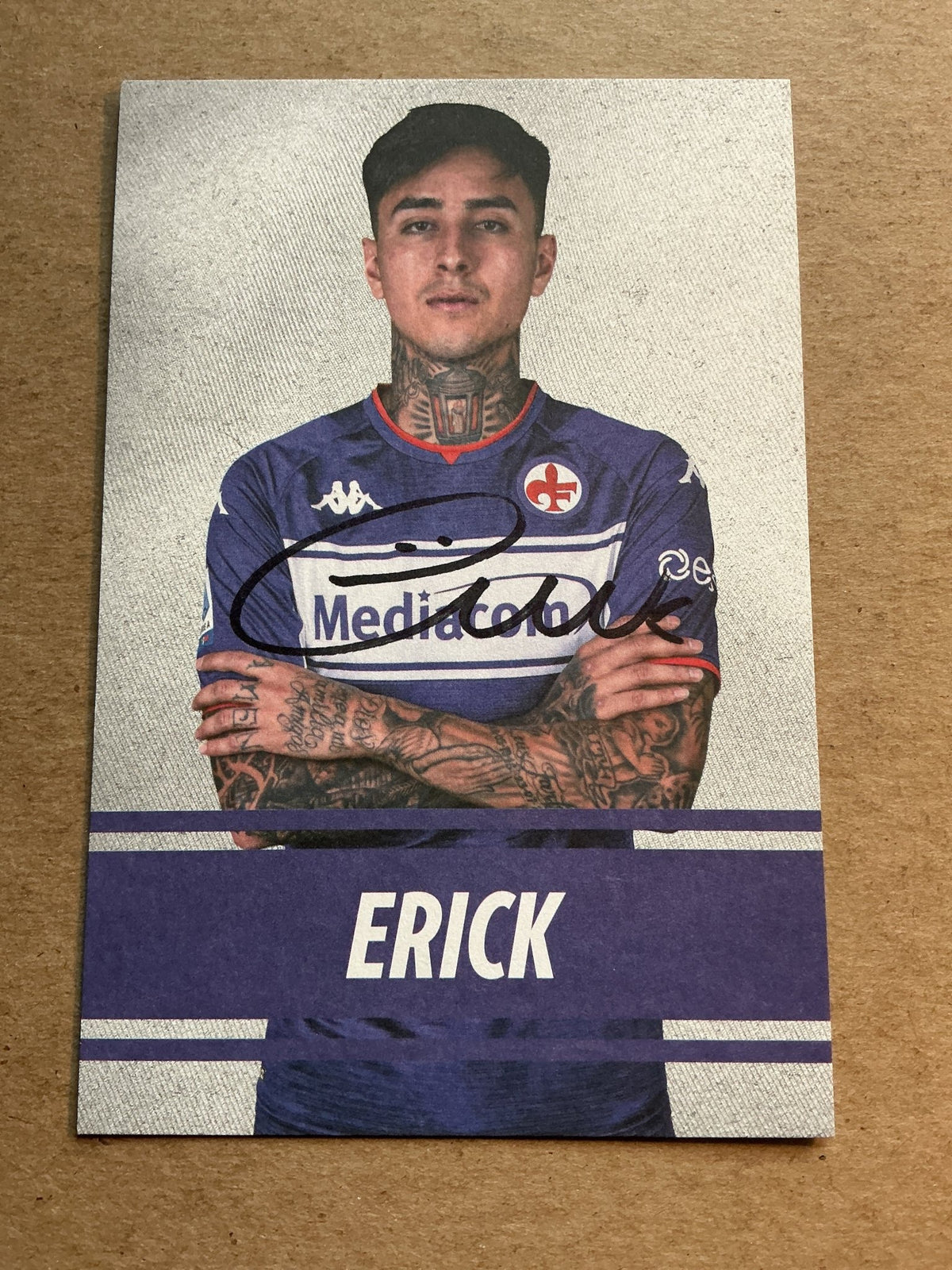 Erick Pulgar, Chile 🇨🇱 ACF Fiorentina 2021/22 hand signed - Autographs-World