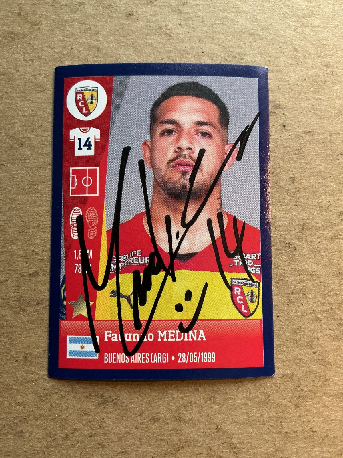 Facundo Medina, Argentina 🇦🇷 RC Lens 2023 Panini hand signed - Autographs-World