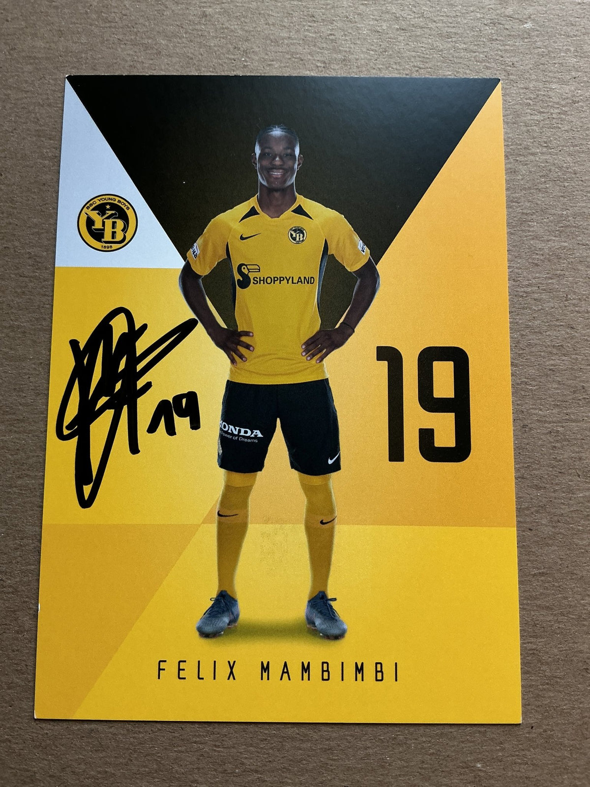 Felix Mambimbi, Switzerland 🇨🇭 Young Boys Bern 2019/20 hand signed - Autographs-World