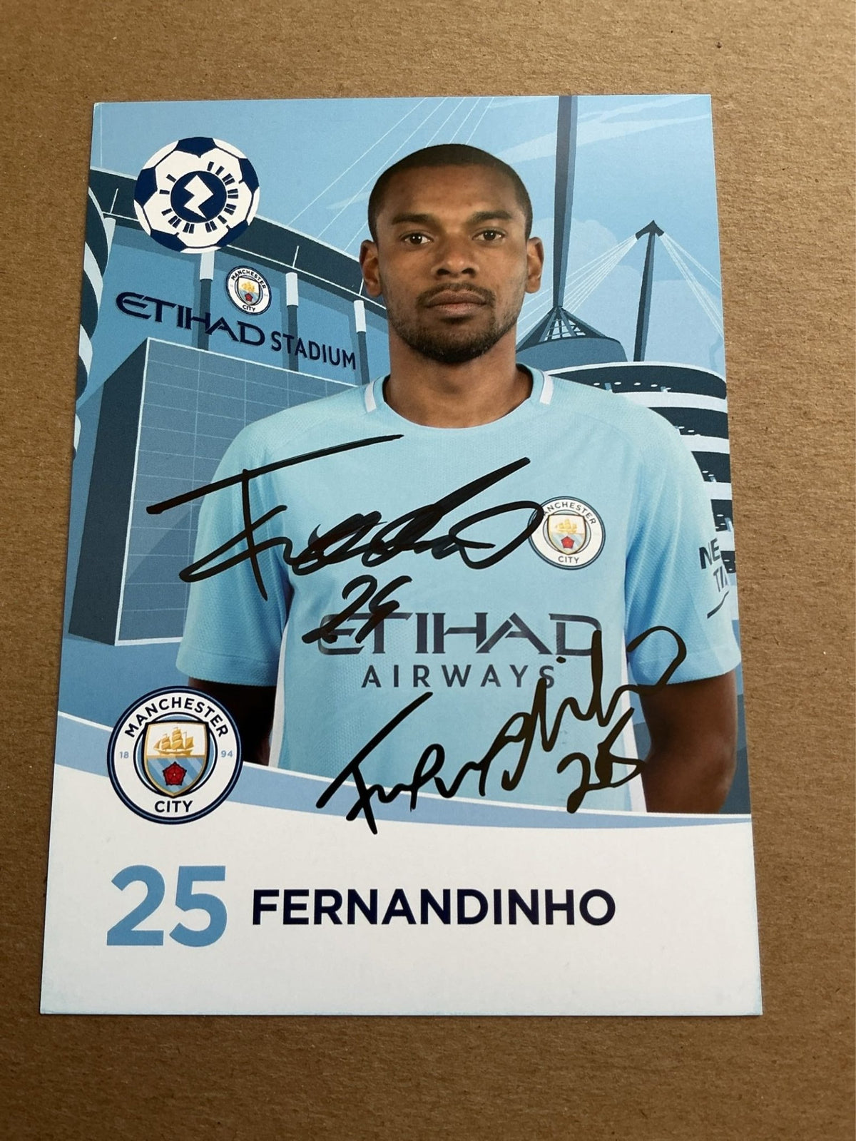 Fernandinho, Brazil 🇧🇷 Manchester City 2017/18 hand signed - Autographs-World