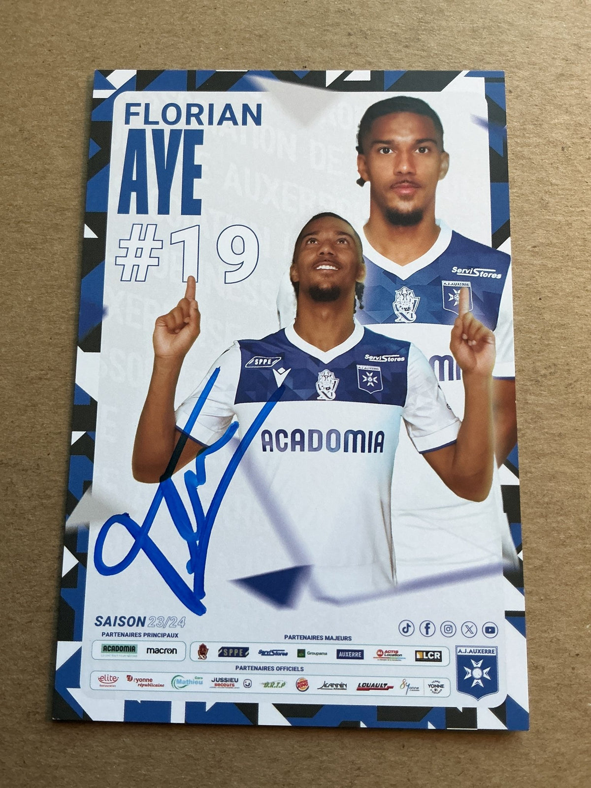 Florian Aye, France 🇫🇷 AJ Auxerre 2023/24 hand signed - Autographs-World