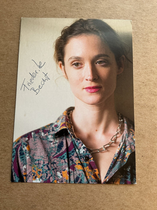 Friederike Becht, Germany 🇩🇪 Actress 2024 hand signed - Autographs-World
