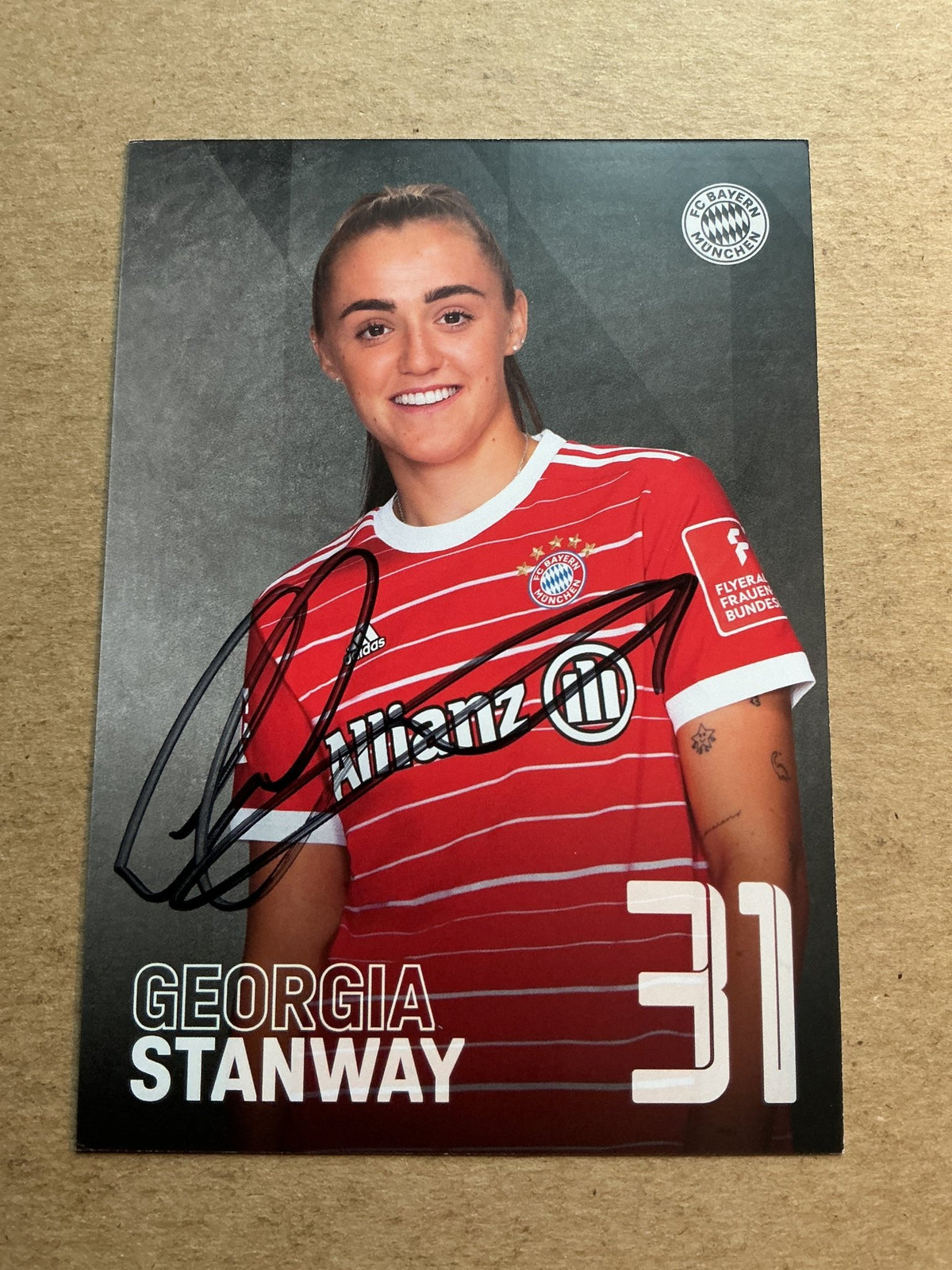 Georgia Stanway, England 🏴󠁧󠁢󠁥󠁮󠁧󠁿 FC Bayern München 2022/23 hand signed - Autographs-World