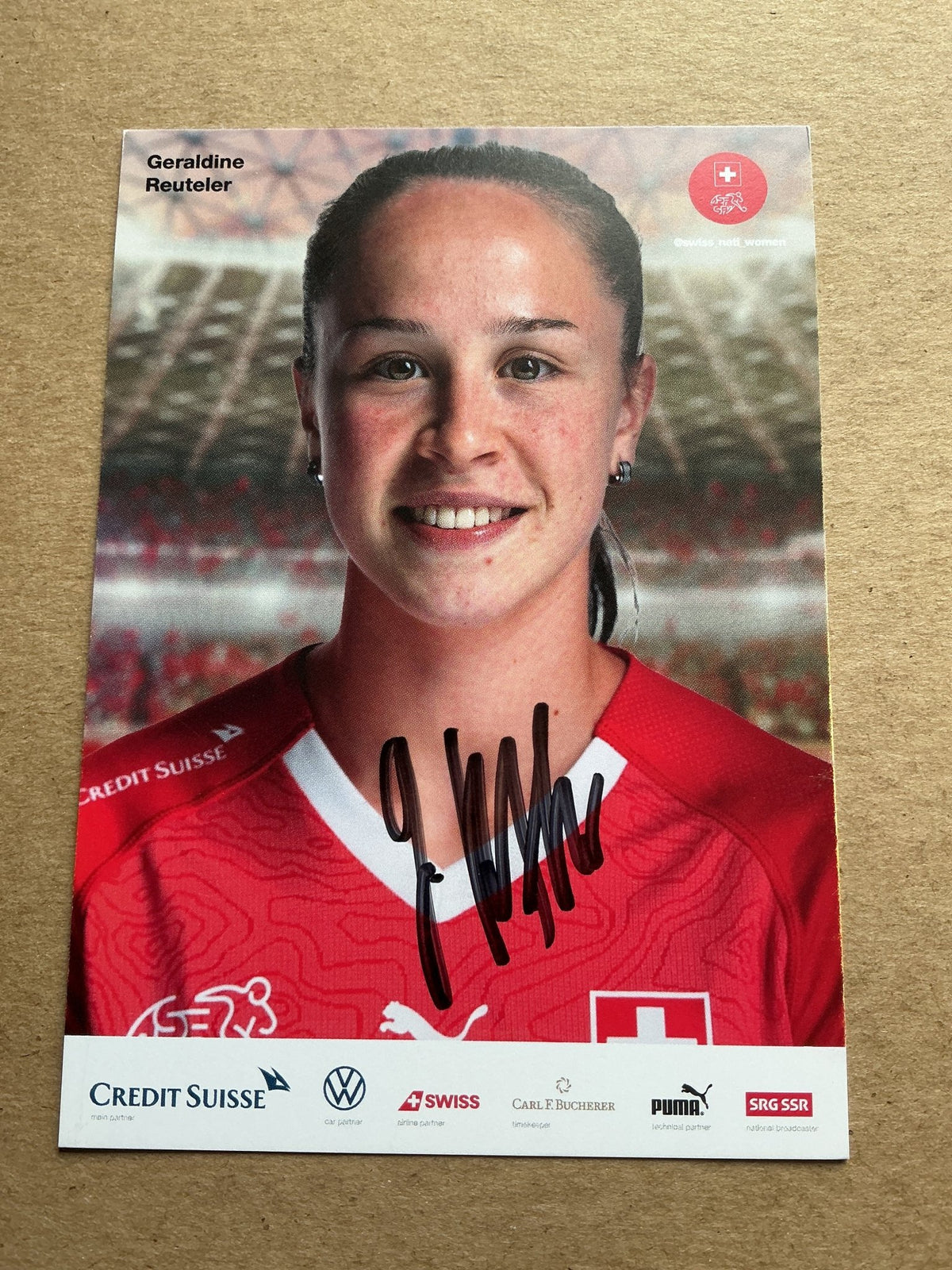 Geraldine Reuteler, Switzerland 🇨🇭 UEFA Women’s Euro 2022 hand signed - Autographs-World