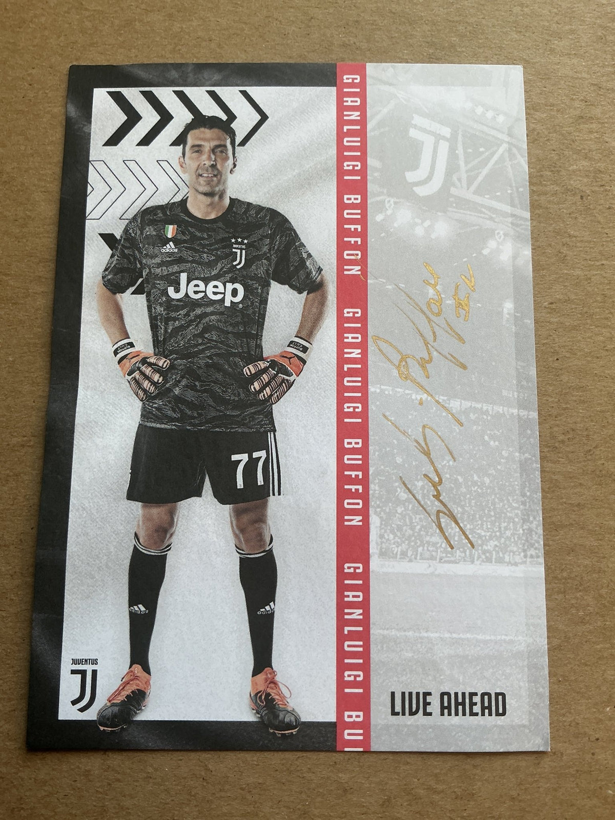 Gianluigi Buffon, Italy 🇮🇹 Juventus FC 2019/20 hand signed - Autographs-World