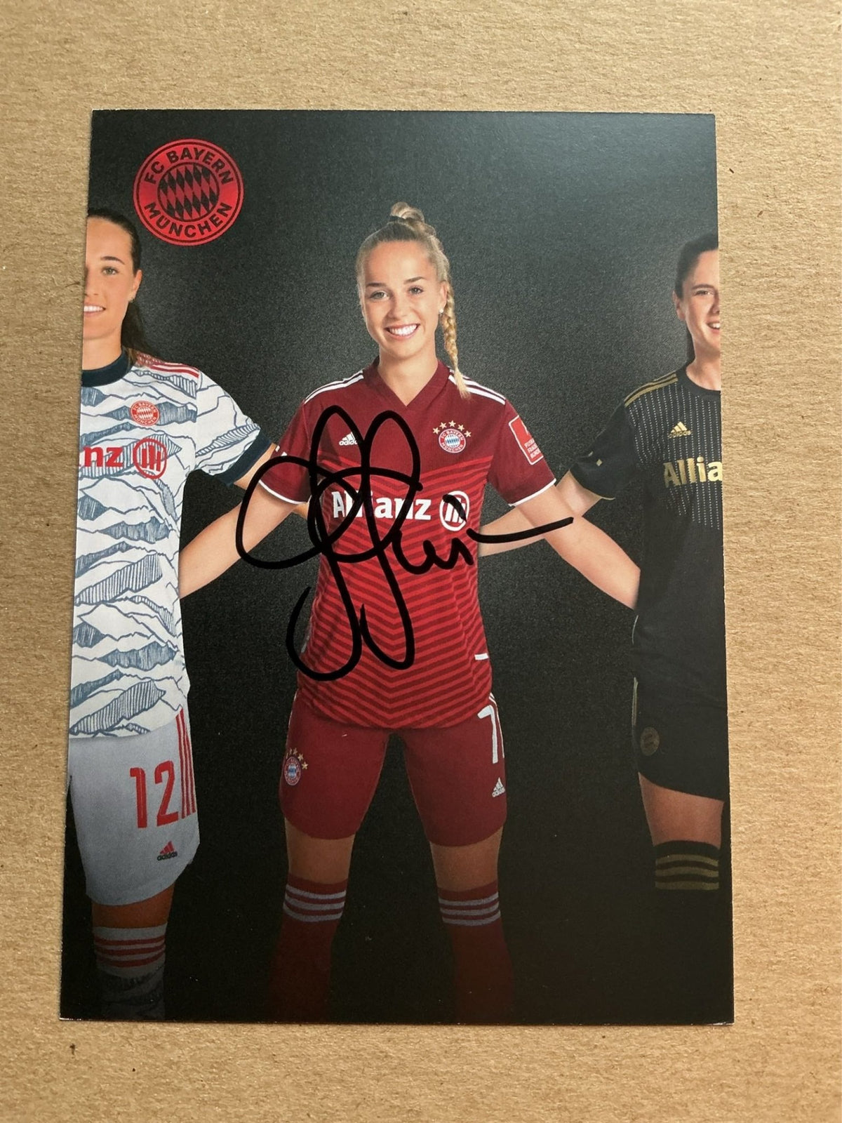 Giulia Gwinn, Germany 🇩🇪 FC Bayern München 2021/22 hand signed - Autographs-World