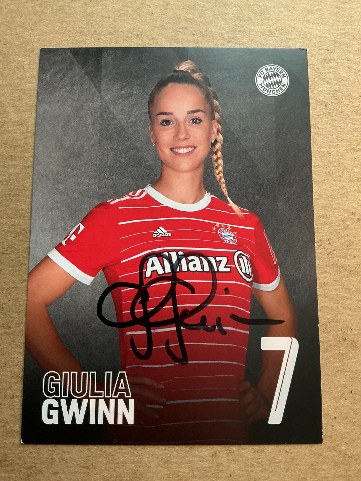 Giulia Gwinn, Germany 🇩🇪 FC Bayern München 2022/23 hand signed - Autographs-World