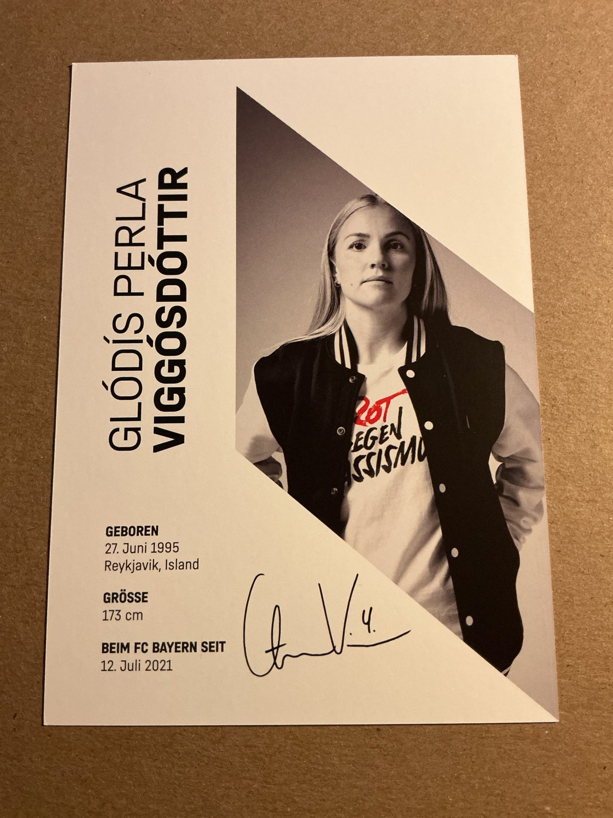 Glódis Perla Viggósdóttir, Iceland 🇮🇸 FC Bayern München 2023/24 hand signed - Autographs-World