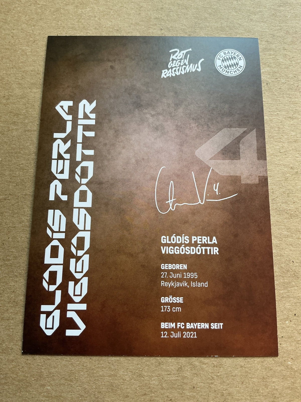 Glodis Perla Viggosdottir, Iceland 🇮🇸 FC Bayern Munich 2024/25 hand signed - Autographs-World