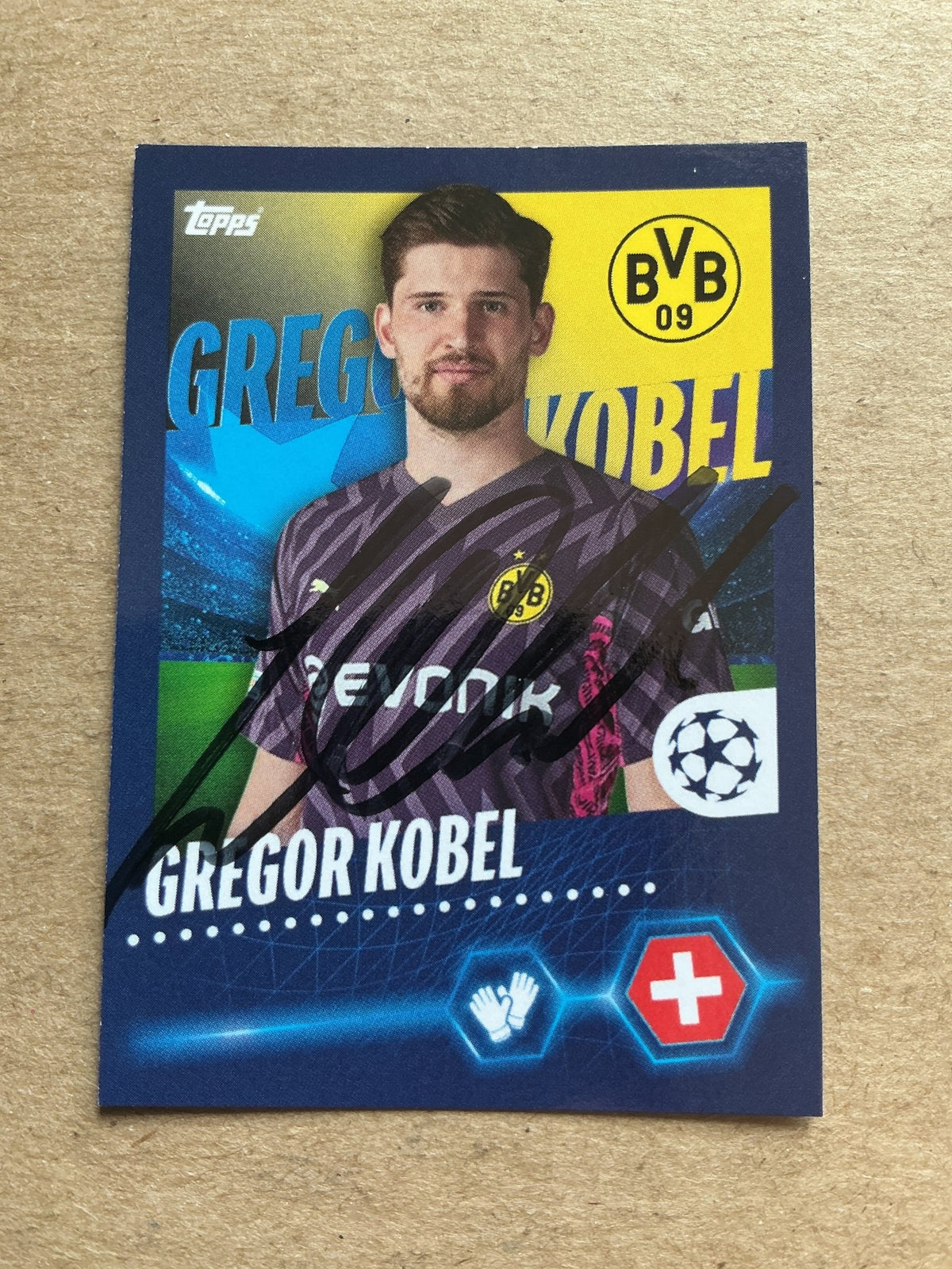 Gregor Kobel, Switzerland 🇨🇭 Borussia Dortmund 2023/24 Topps hand signed - Autographs-World