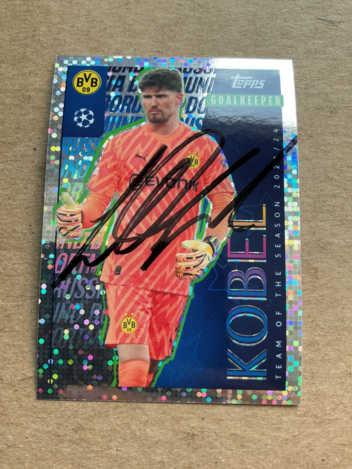 Gregor Kobel, Switzerland 🇨🇭 Borussia Dortmund 2024/25 Topps hand signed - Autographs-World