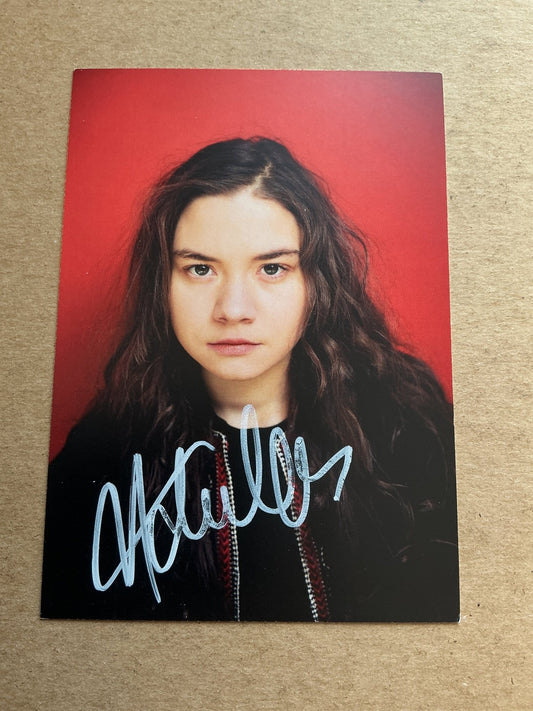 Hannah Schiller, Germany 🇩🇪 Actress 2025 hand signed - Autographs-World