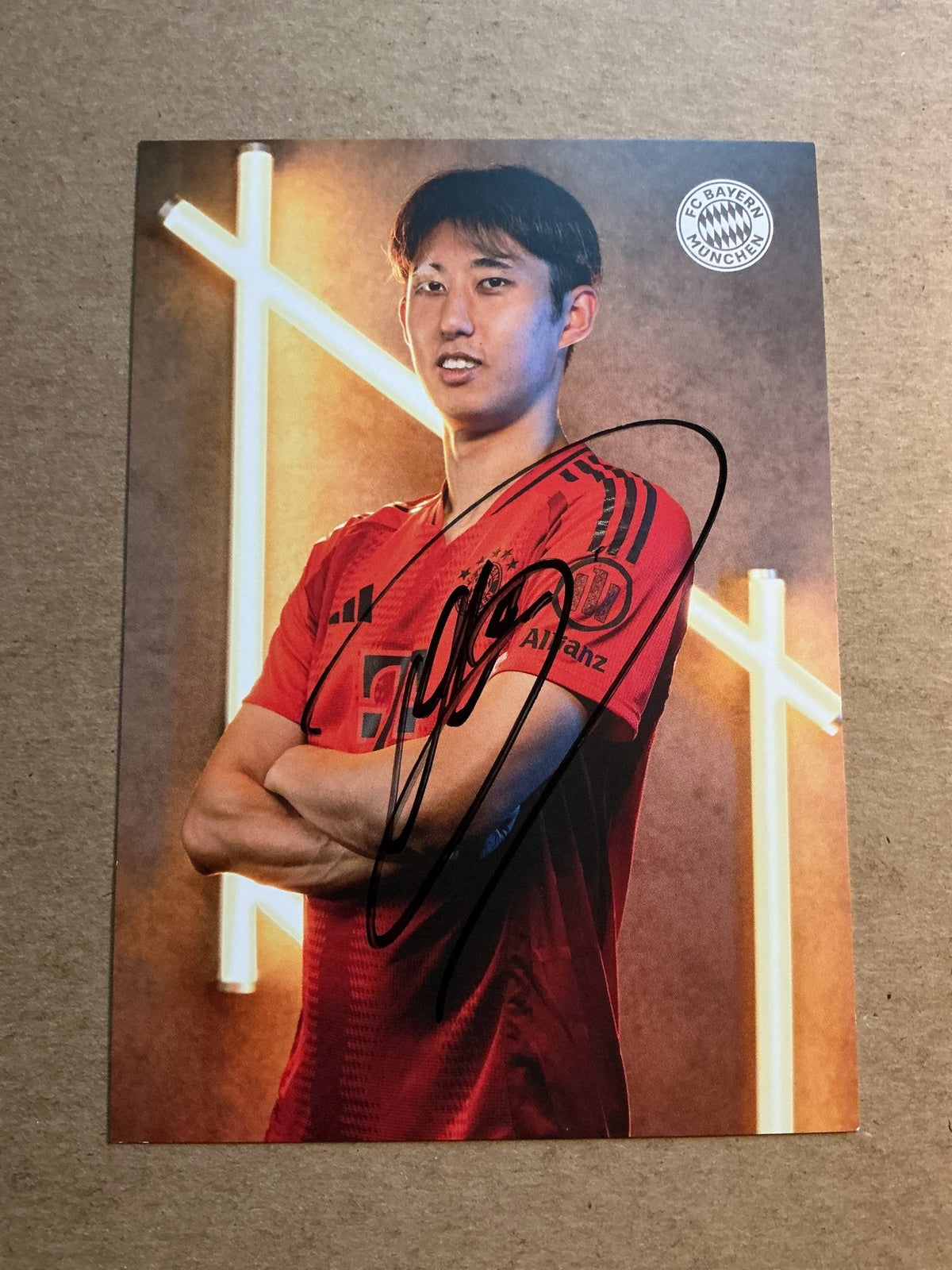 Hiroki Ito, Japan 🇯🇵 FC Bayern München 2024/25 hand signed - Autographs-World
