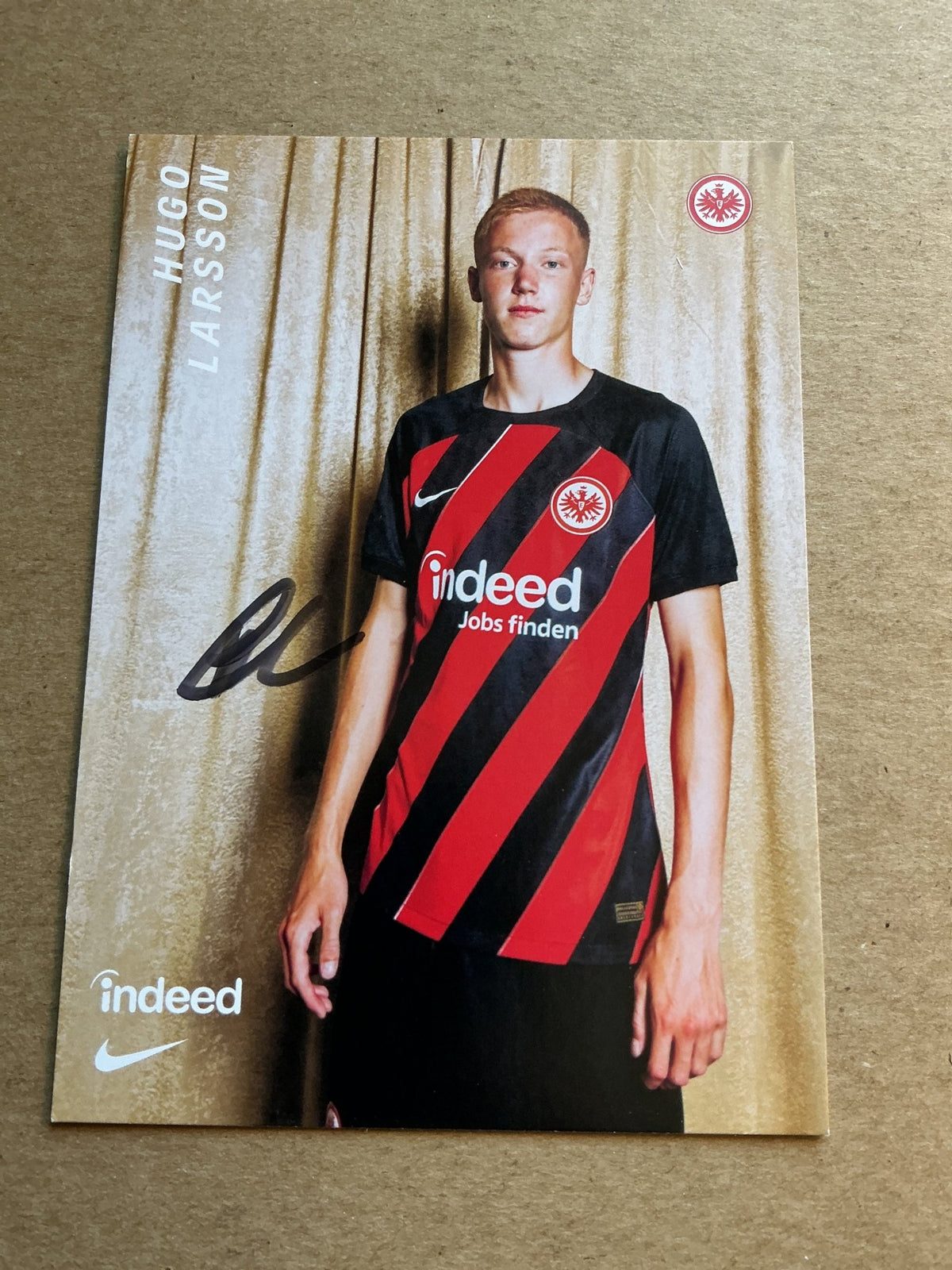 Hugo Larsson, Sweden 🇸🇪 Eintracht Frankfurt 2023/24 hand signed - Autographs-World