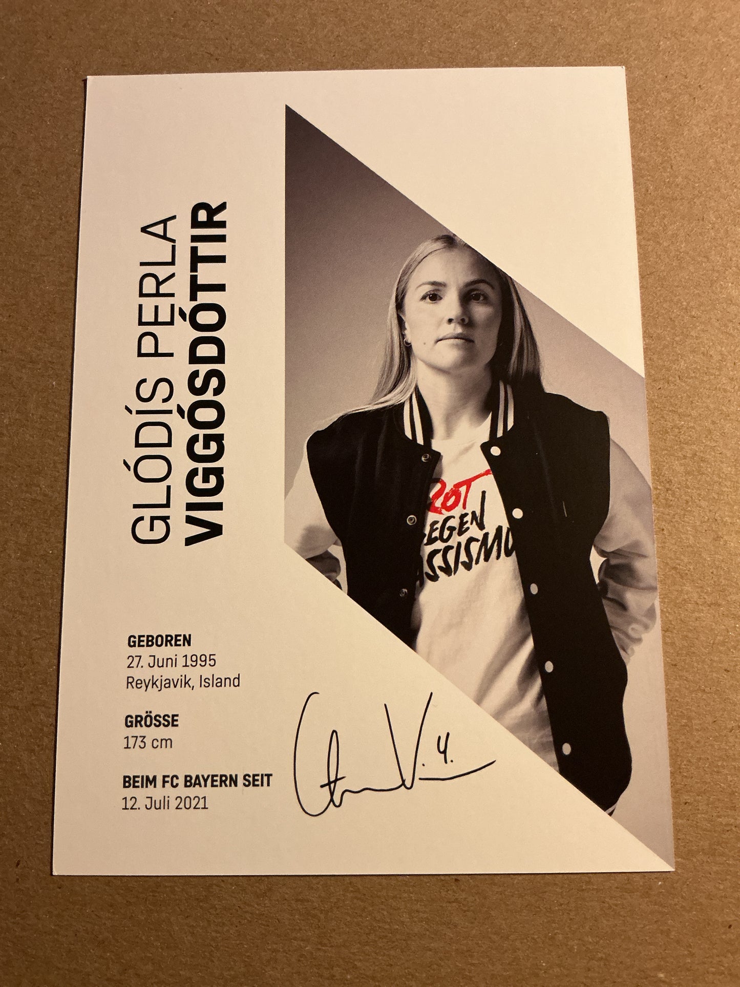 Glódis Perla Viggósdóttir, Iceland 🇮🇸 FC Bayern München 2023/24 hand signed