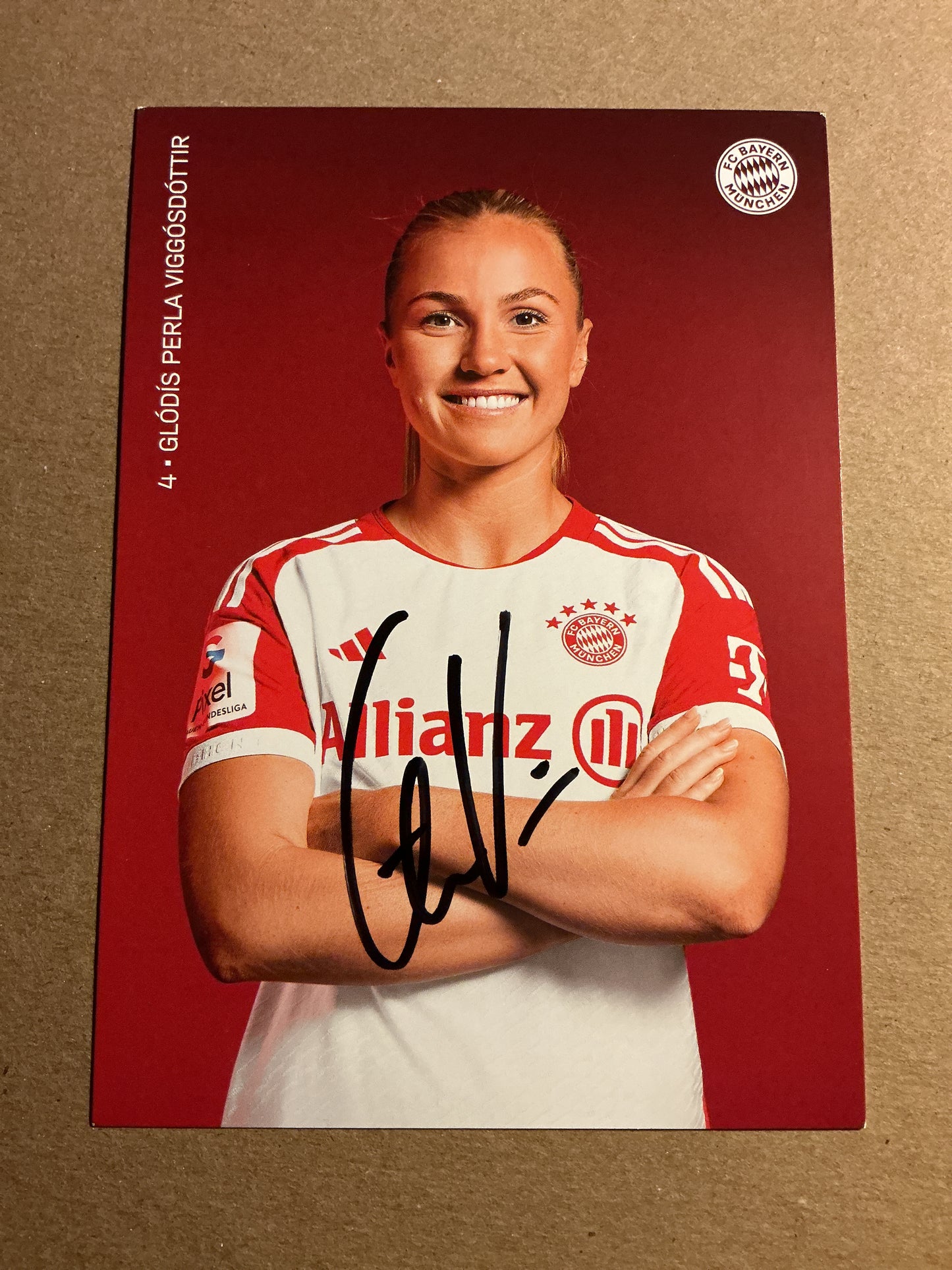 Glódis Perla Viggósdóttir, Iceland 🇮🇸 FC Bayern München 2023/24 hand signed