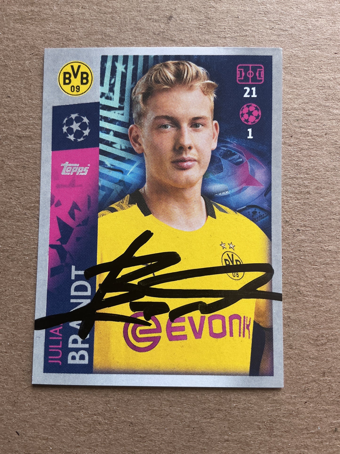 Julian Brandt, Germany 🇩🇪 Borussia Dortmund 2019/20 Topps hand signed