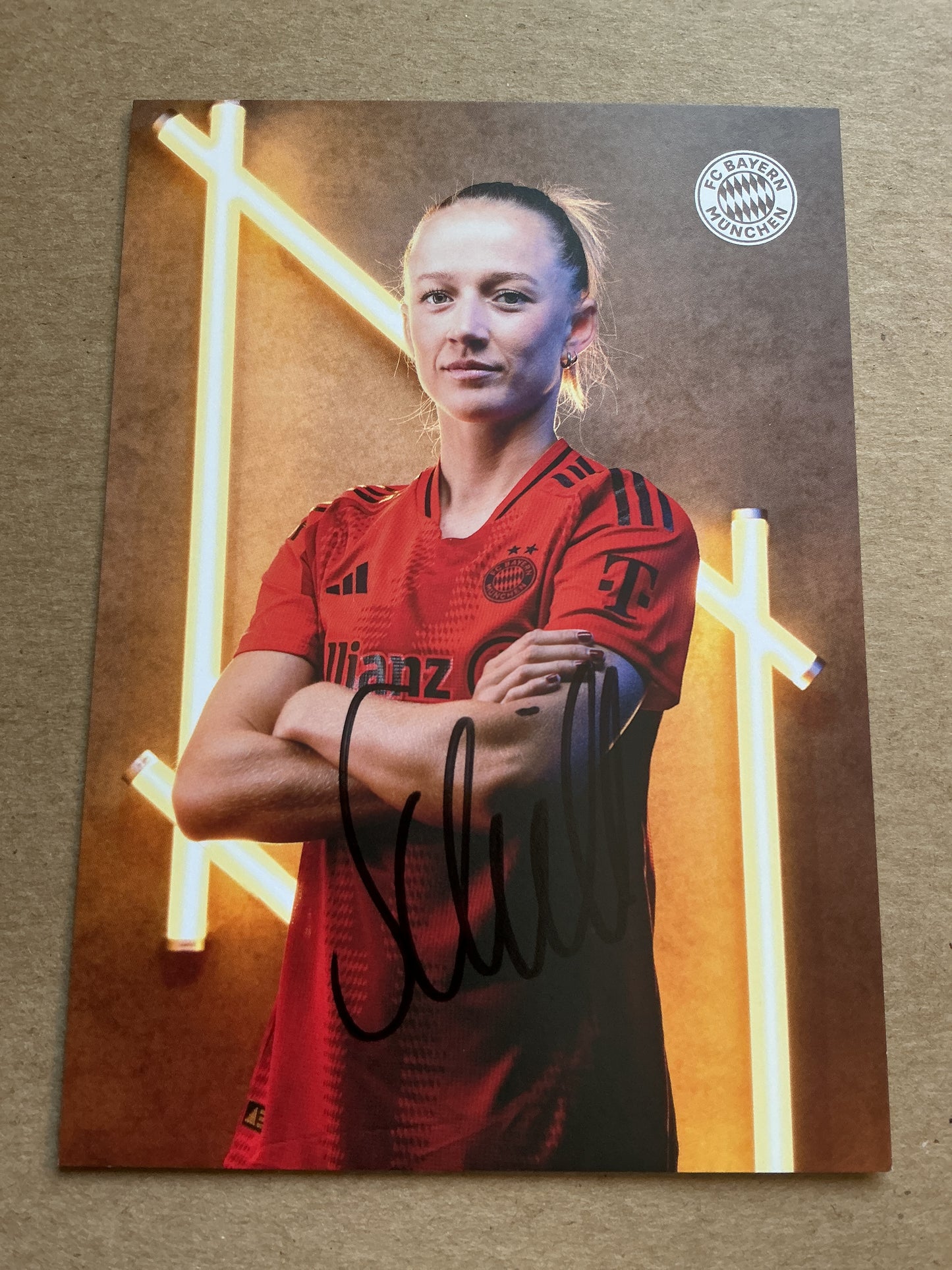 Lea Schüller, Germany 🇩🇪 FC Bayern Munich 2024/25 hand signed