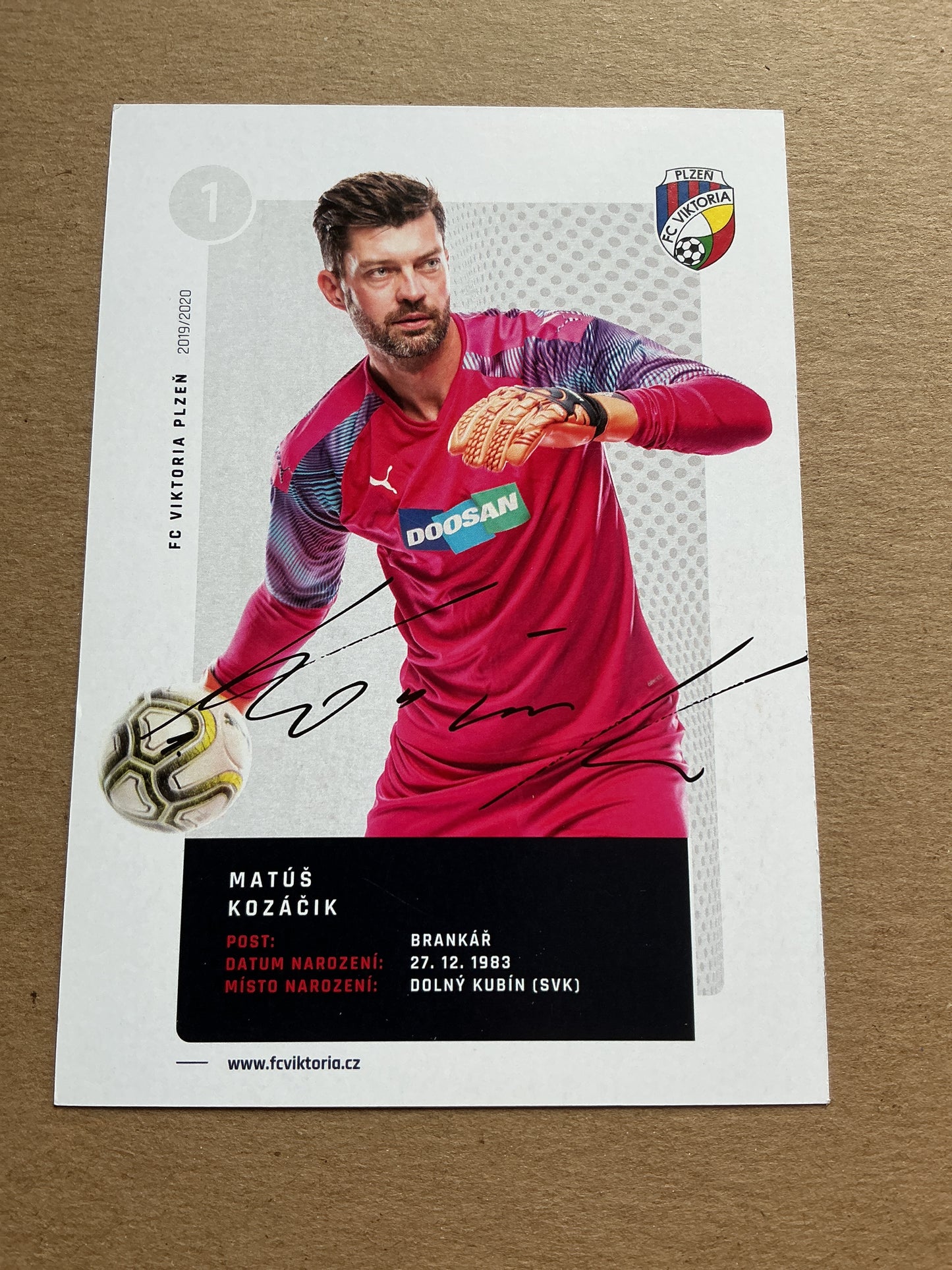 Matúš Kozáčik, Slovakia 🇸🇰 FC Viktoria Plzeň 2019/20 hand signed