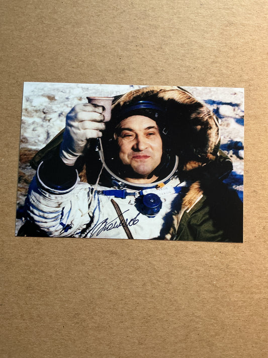 Valeri Polyakov, Russia 🇷🇺 Cosmonaut Space hand signed