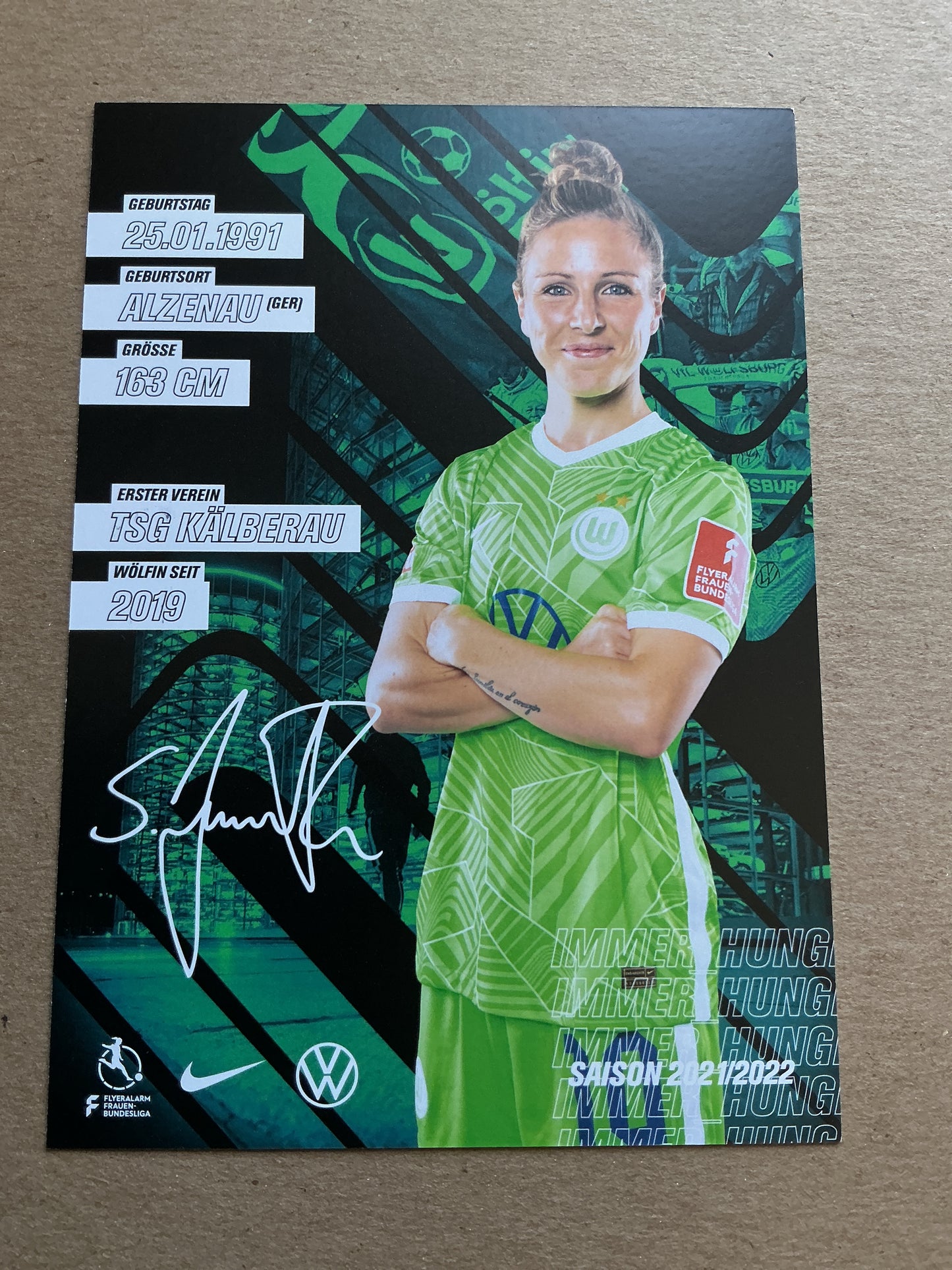 Svenja Huth, Germany 🇩🇪 VfL Wolfsburg 2021/22 hand signed