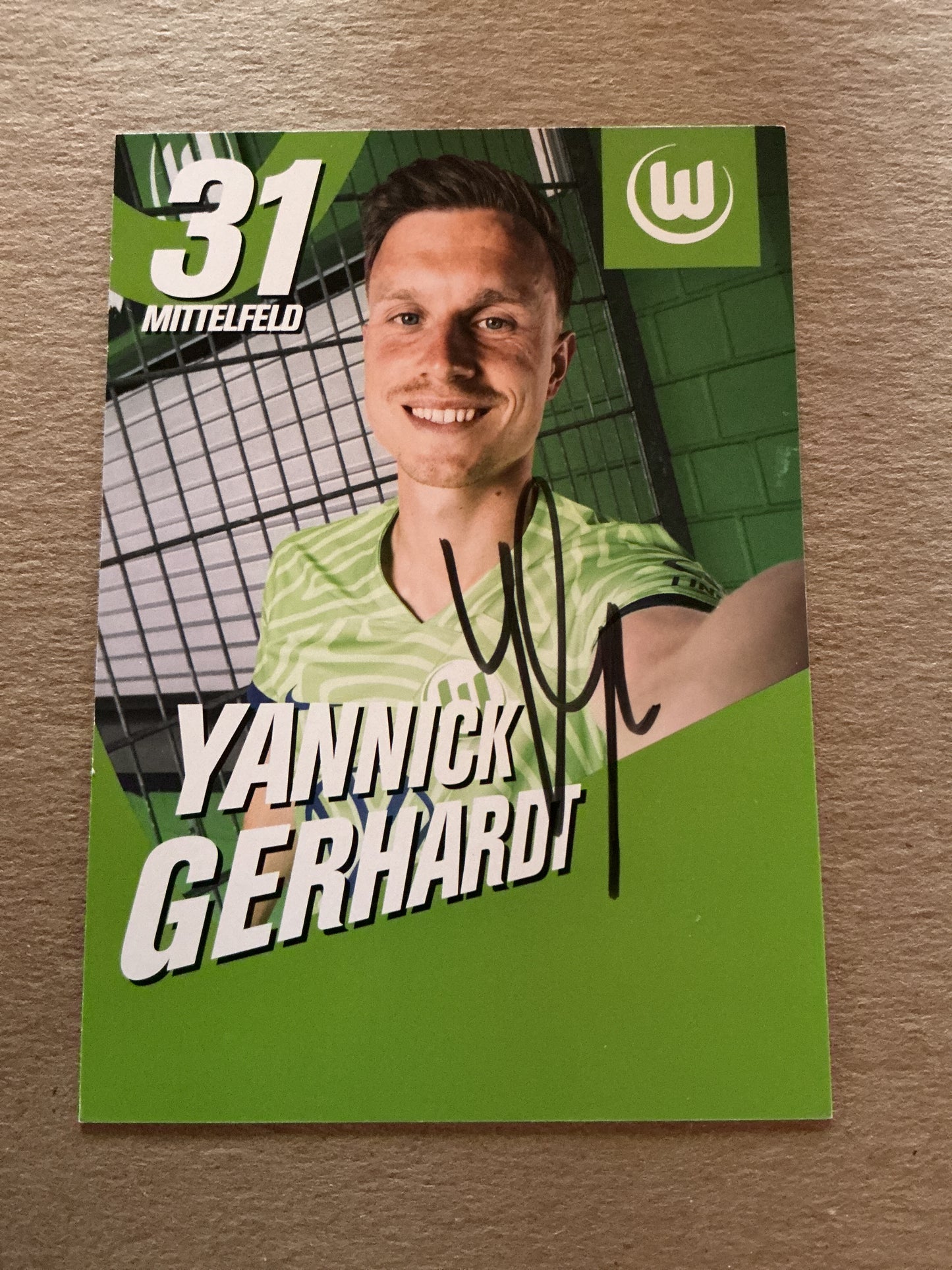 Yannick Gerhardt, Germany 🇩🇪 VfL Wolfsburg 2022/23 hand signed