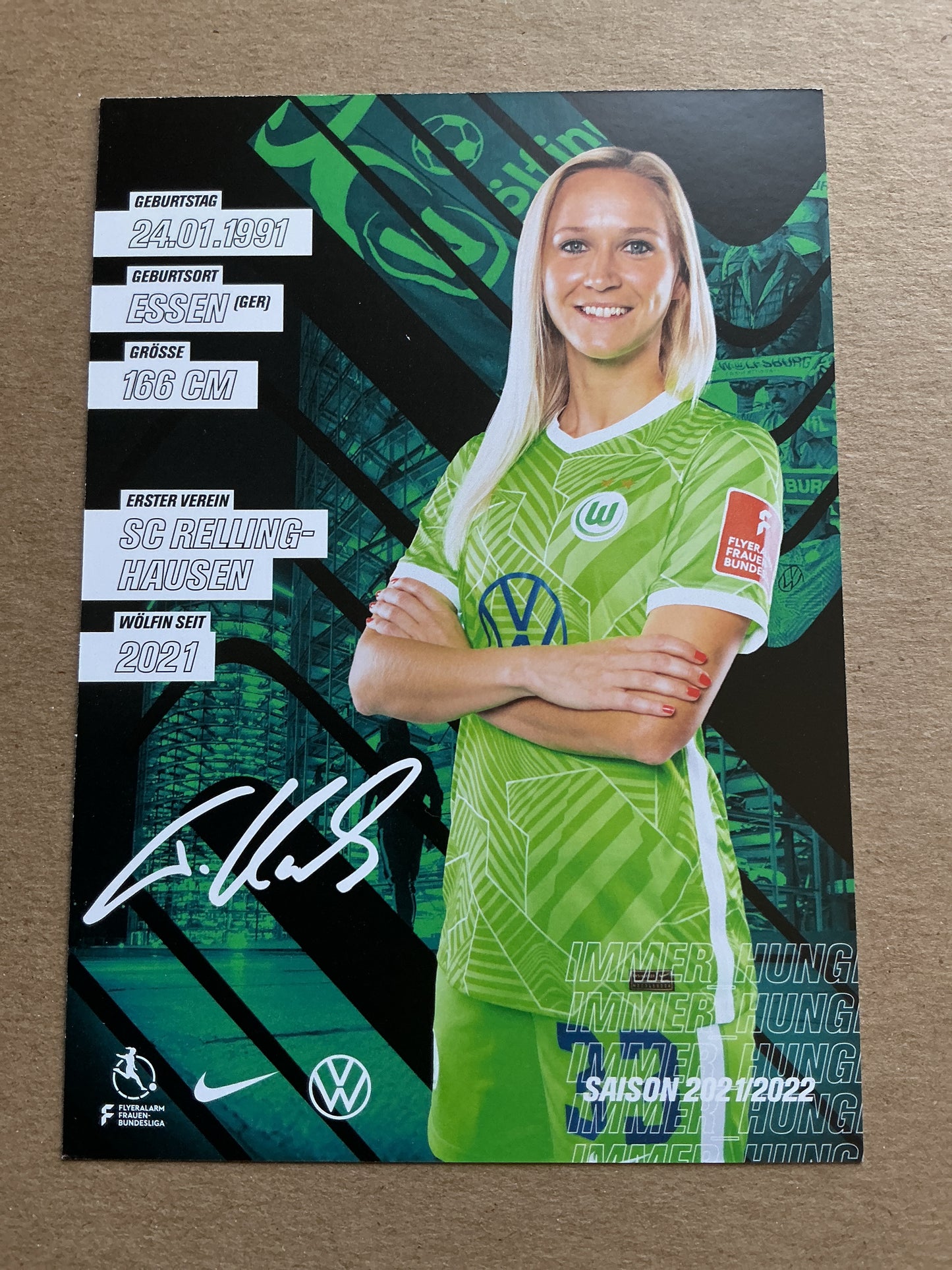 Turid Knaak, Germany 🇩🇪 VfL Wolfsburg 2021/22 hand signed