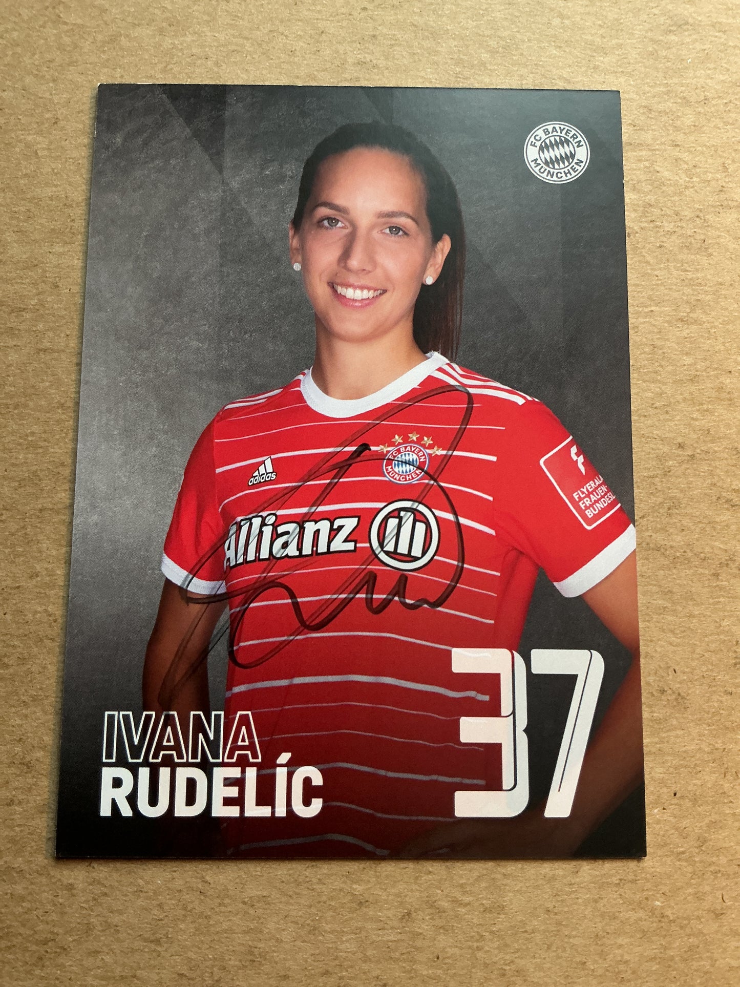 Ivana Rudelić, Croatia 🇭🇷 FC Bayern München 2022/23 hand signed