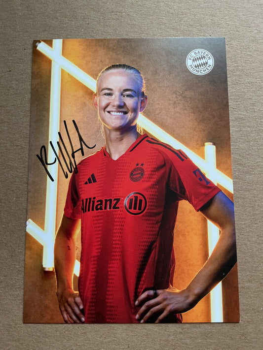 Pernille Harder, Denmark 🇩🇰 FC Bayern Munich 2024/25 hand signed