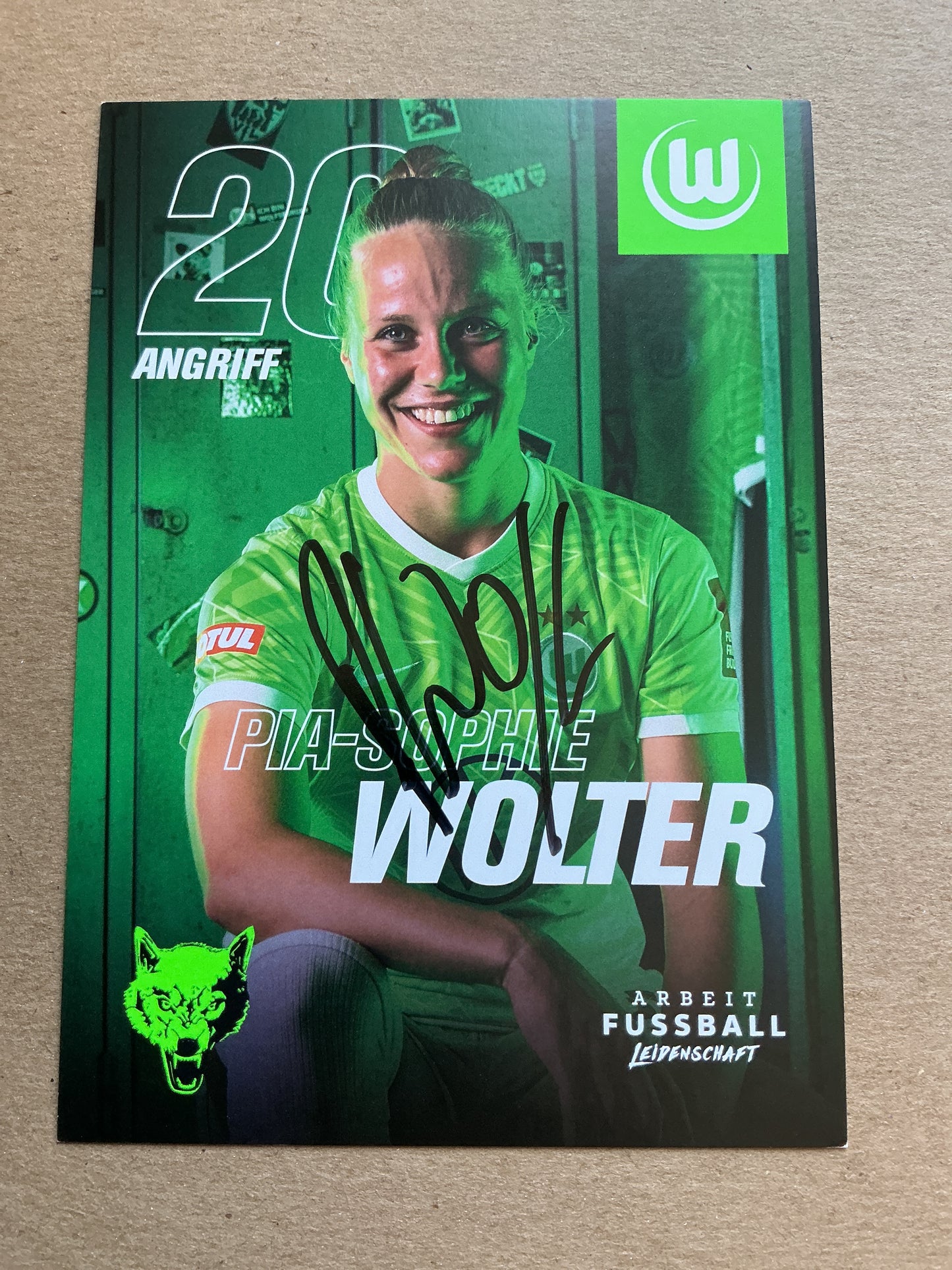 Pia-Sophie Wolter, Germany 🇩🇪 VfL Wolfsburg 2021/22 hand signed