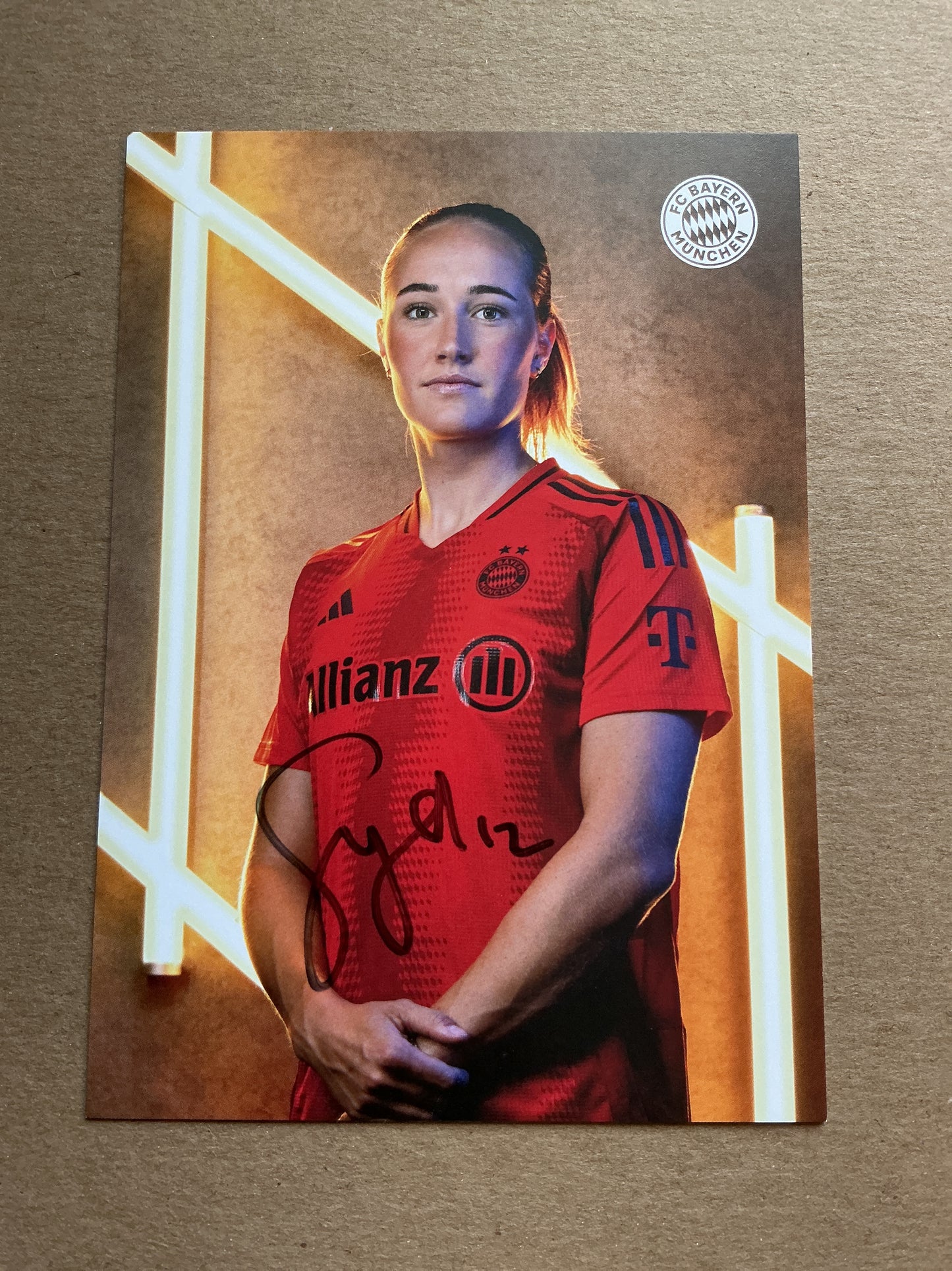 Sydney Lohmann, Germany 🇩🇪 FC Bayern Munich 2024/25 hand signed