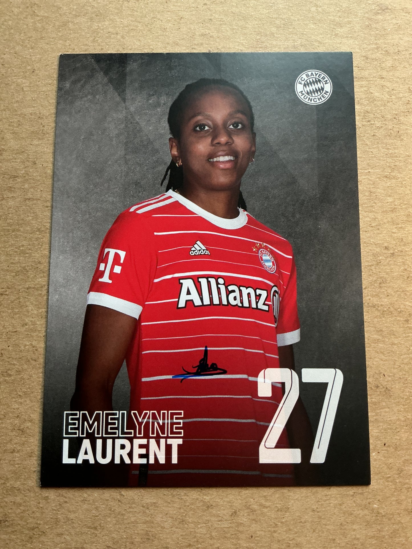 Emelyne Laurent, France 🇫🇷 FC Bayern München 2022/23 hand signed
