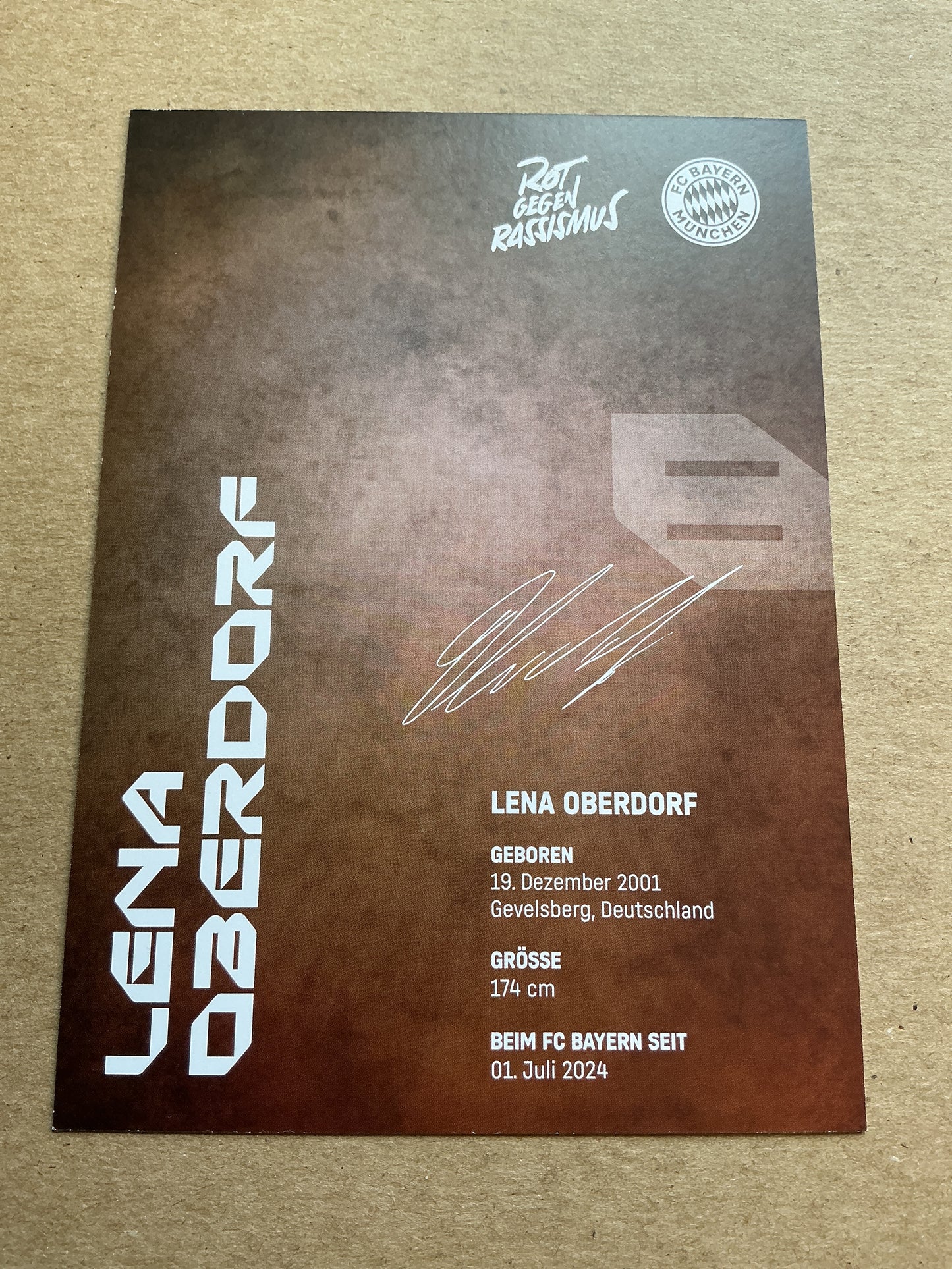 Lena Oberdorf, Germany 🇩🇪 FC Bayern Munich 2024/25 hand signed