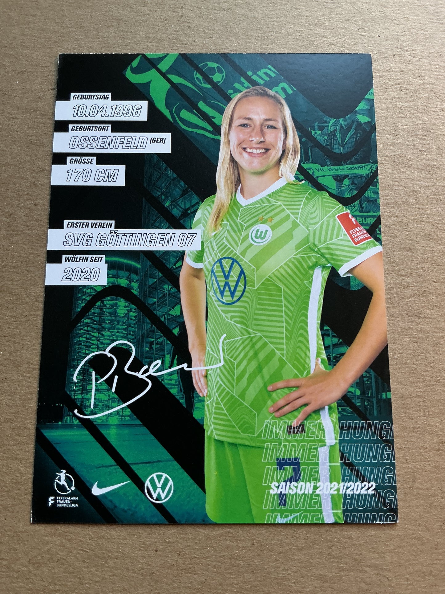 Pauline Bremer, Germany 🇩🇪 VfL Wolfsburg 2021/22 hand signed
