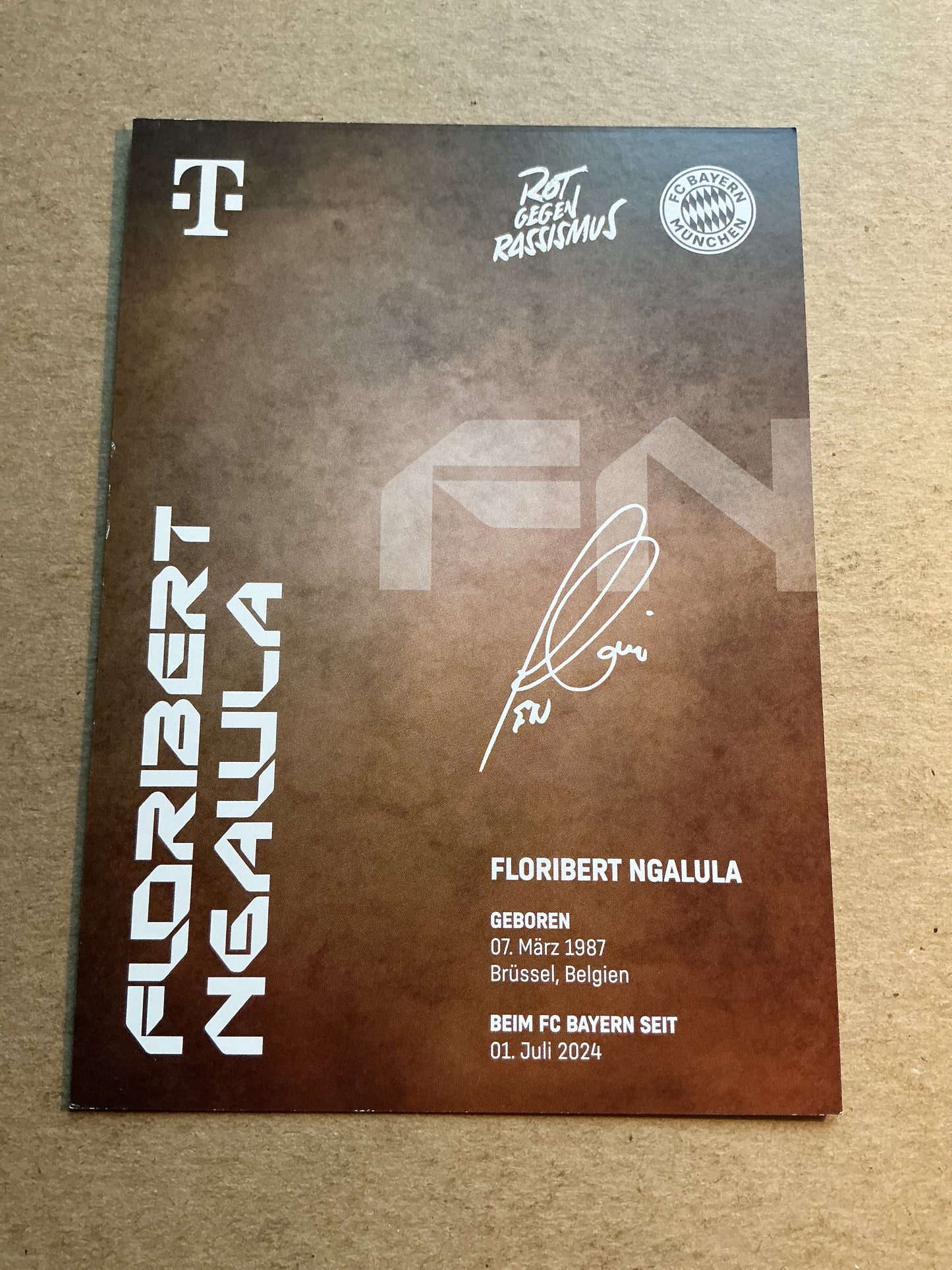 Floribert Ngalula, Belgium 🇧🇪 FC Bayern München 2024/25 hand signed