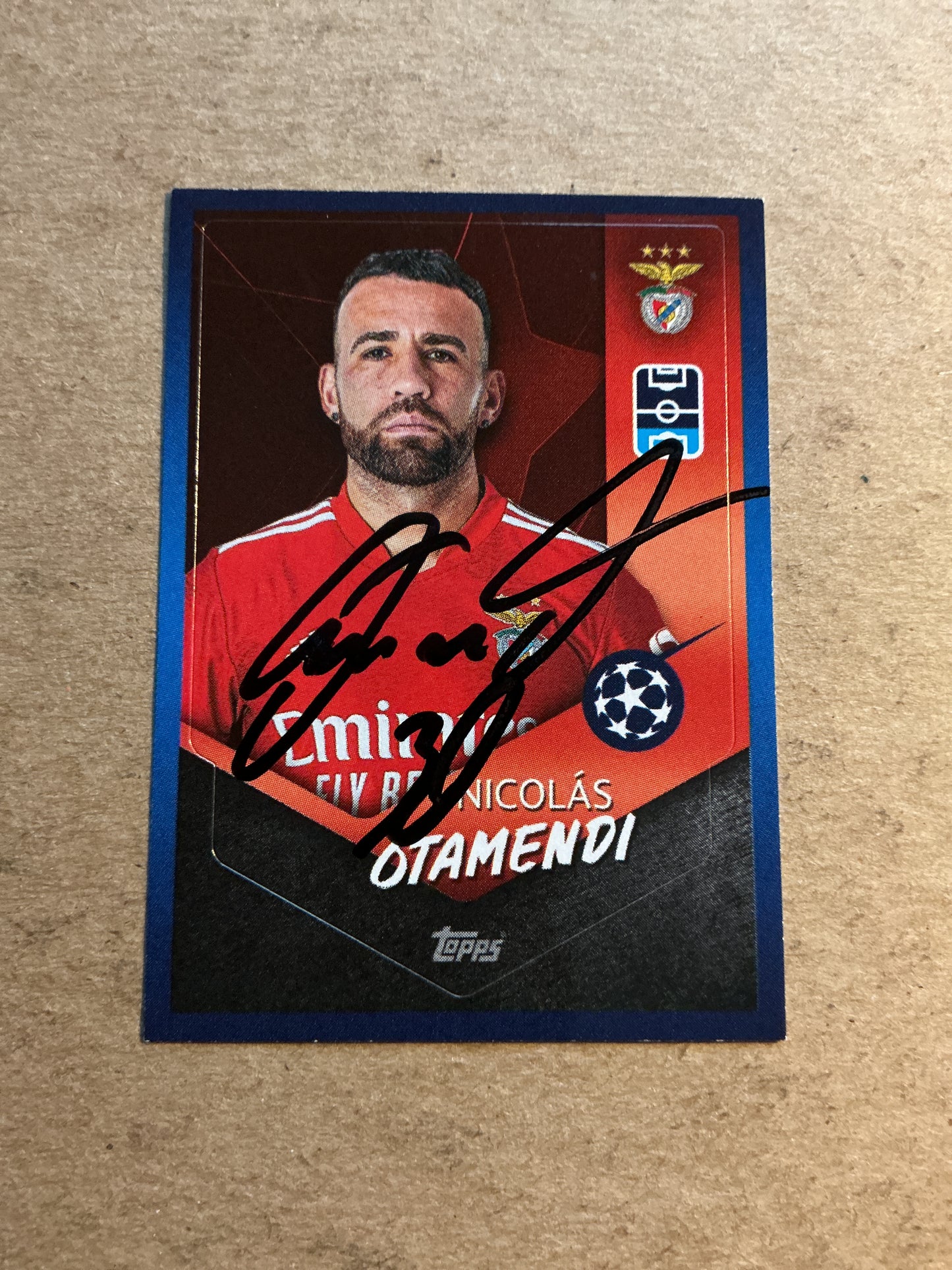 Nicolás Otamendi, Argentina 🇦🇷 Benfica SL 2021/22 Topps hand signed
