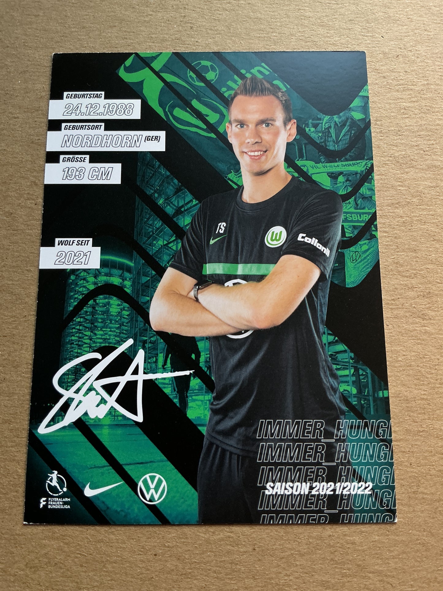 Tommy Stroot, Germany 🇩🇪 VfL Wolfsburg 2021/22 hand signed