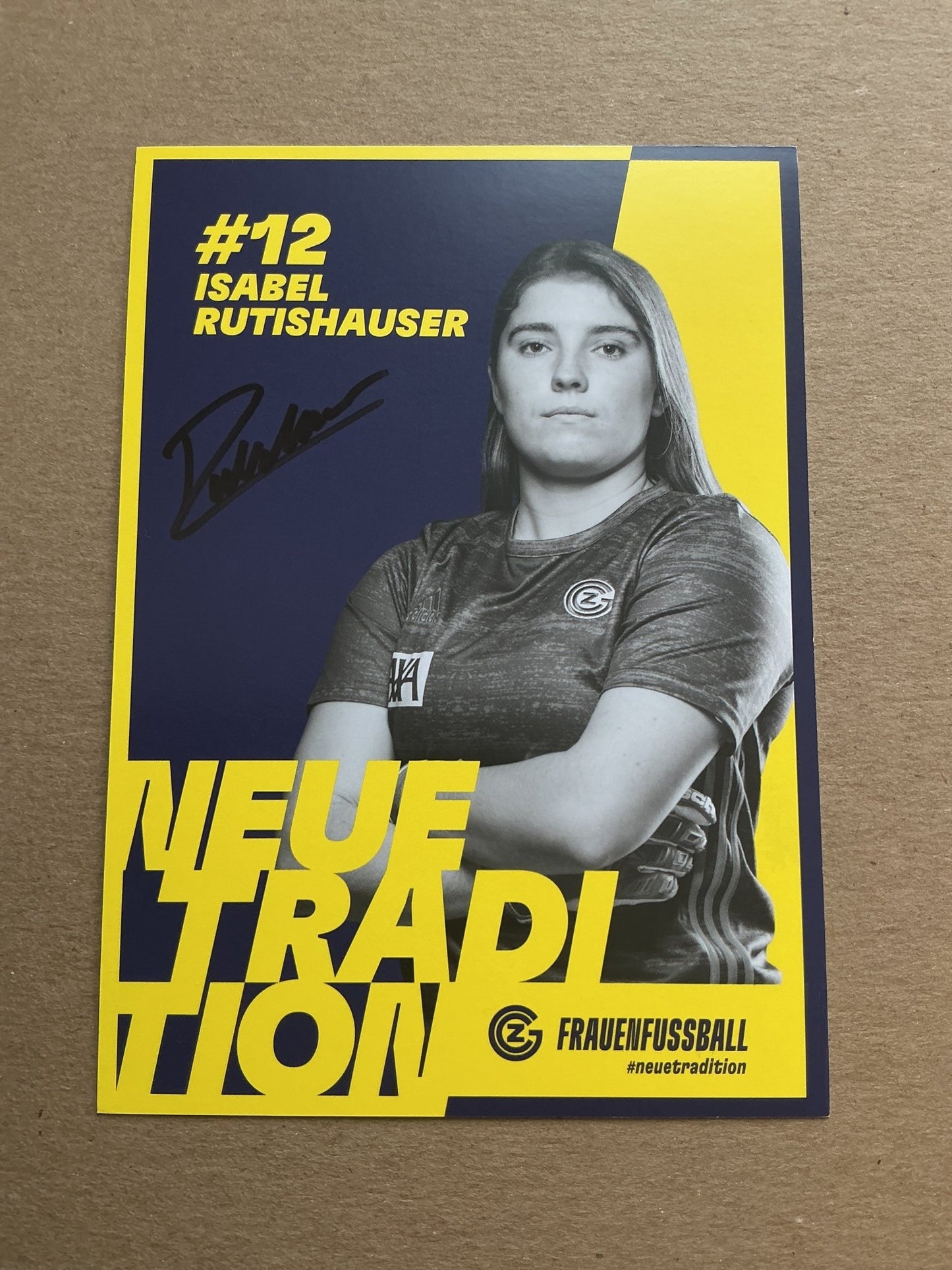 Isabel Rutishauser, Switzerland 🇨🇭Grasshopper Zürich 2021/22 hand signed - Autographs-World