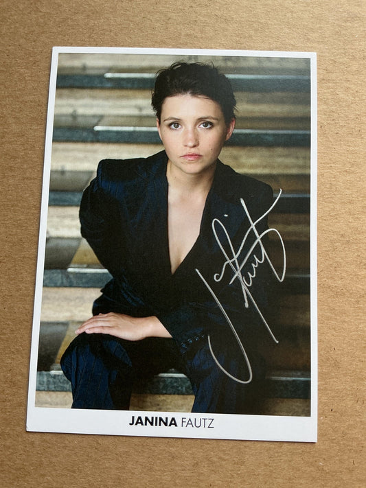 Janina Fautz, Germany 🇩🇪 Actress 2025 hand signed - Autographs-World