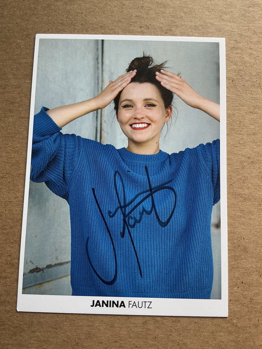 Janina Fautz, Germany 🇩🇪 Actress 2025 hand signed - Autographs-World