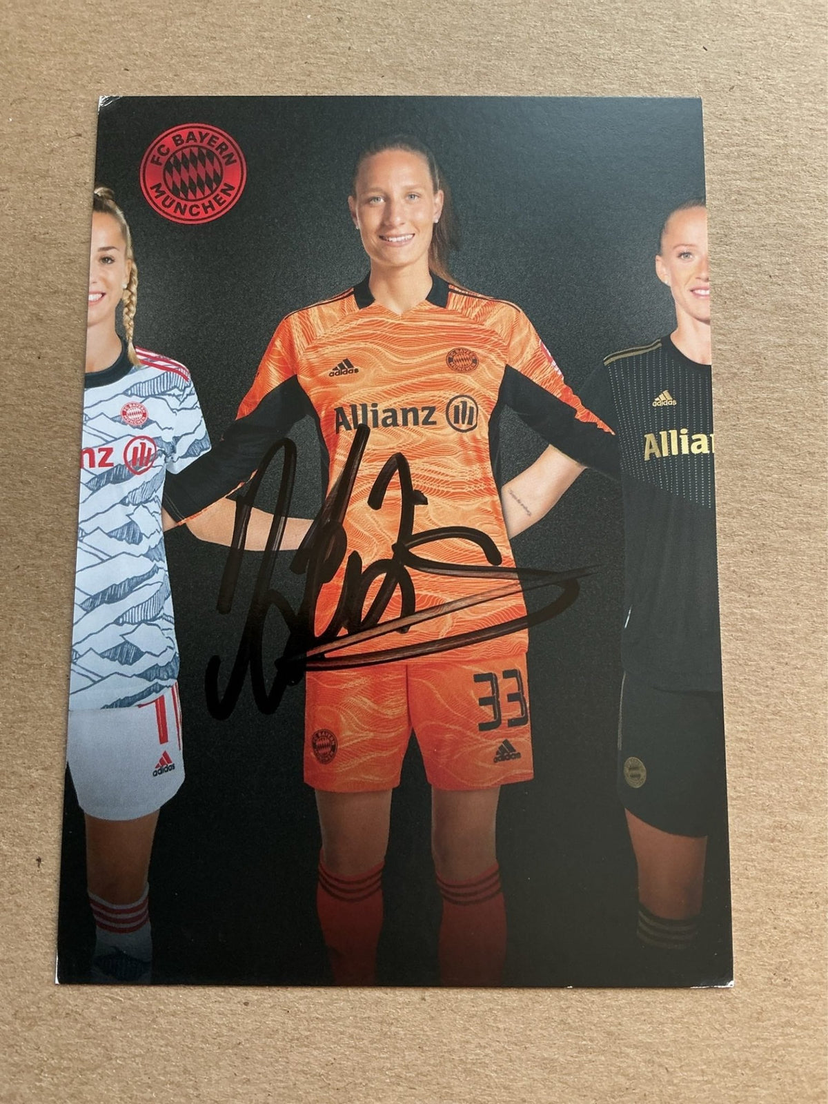Janina Leitzig, Germany 🇩🇪 FC Bayern München 2021/22 hand signed - Autographs-World
