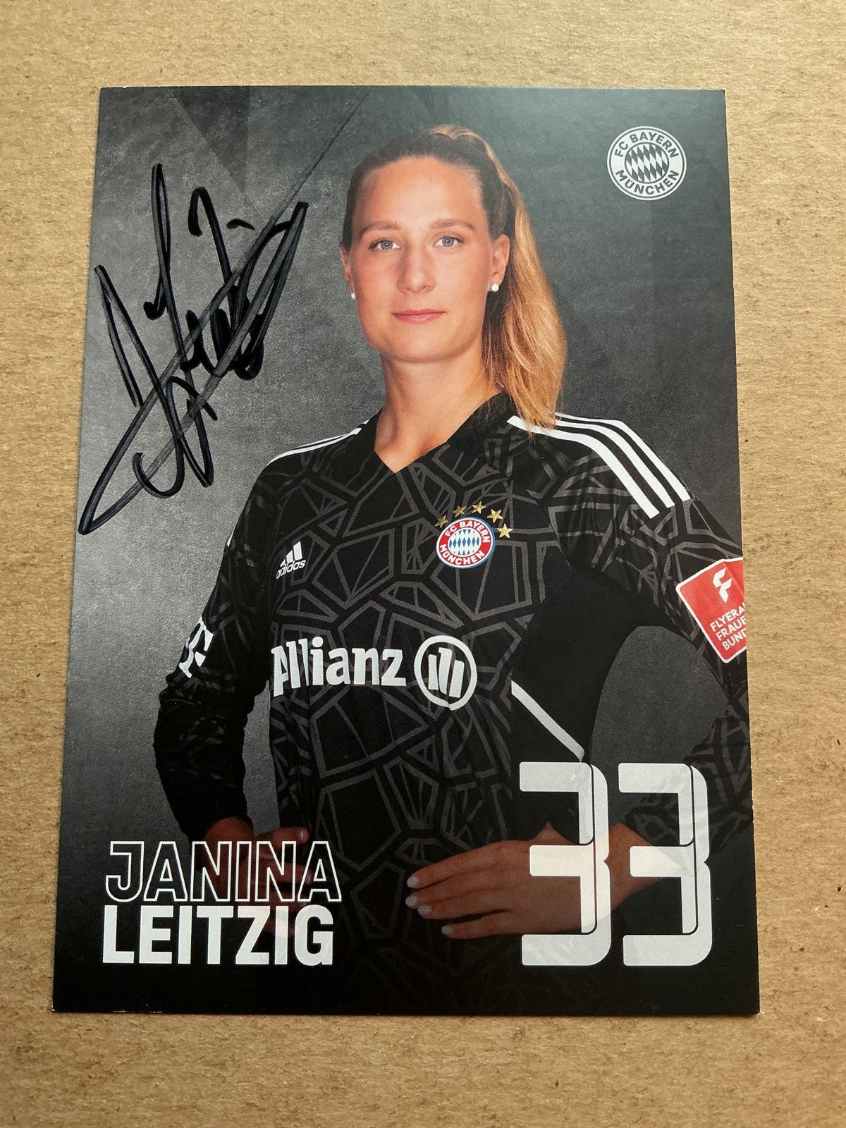 Janina Leitzig, Germany 🇩🇪 FC Bayern München 2022/23 hand signed - Autographs-World