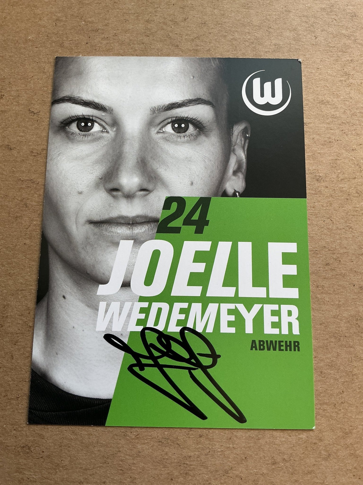 Joelle Wedemeyer, Germany 🇩🇪 VfL Wolfsburg 2025/26 hand signed - Autographs-World