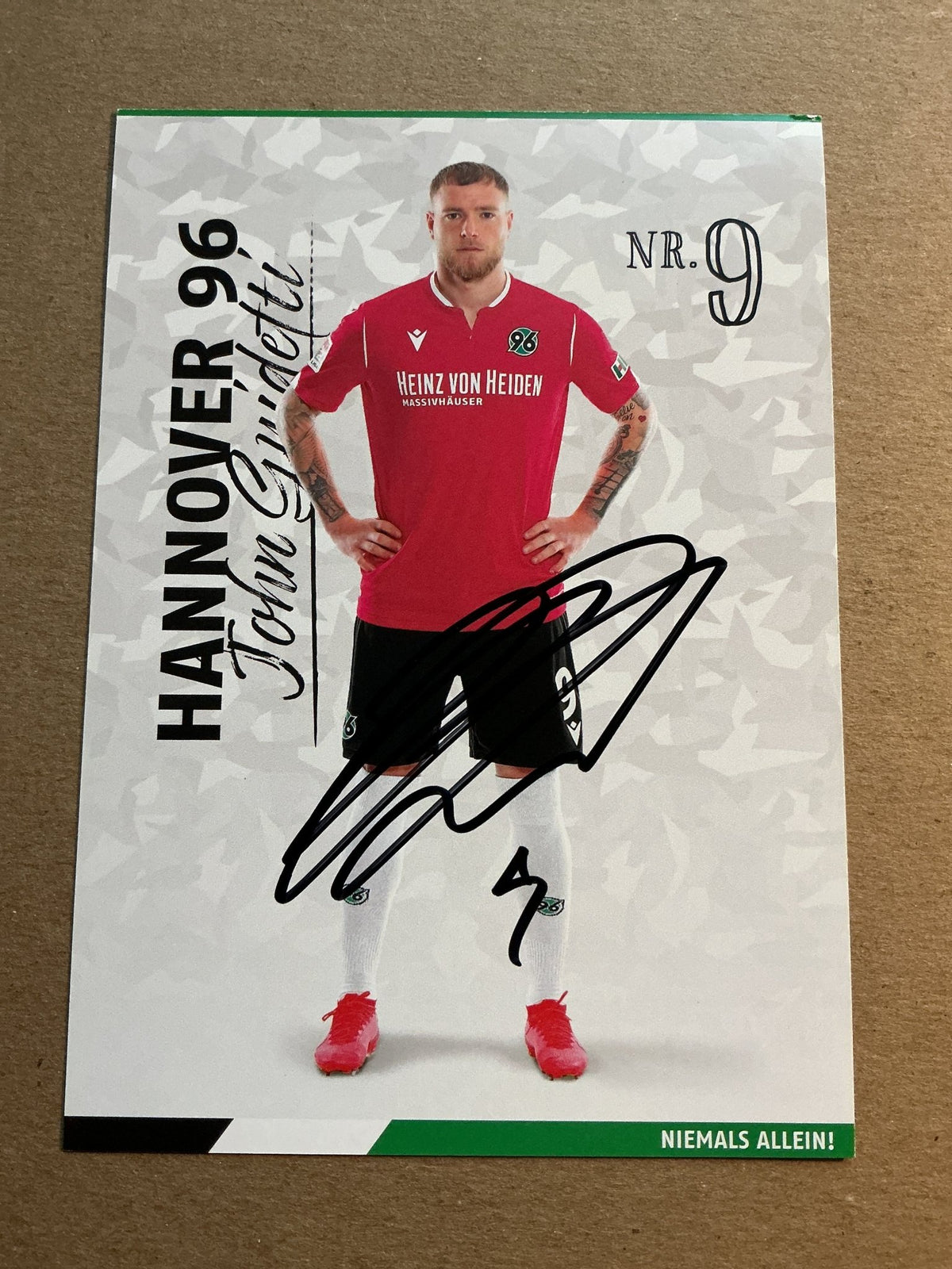 John Guidetti, Sweden 🇸🇪 Hannover 96 2019/20 hand signed - Autographs-World