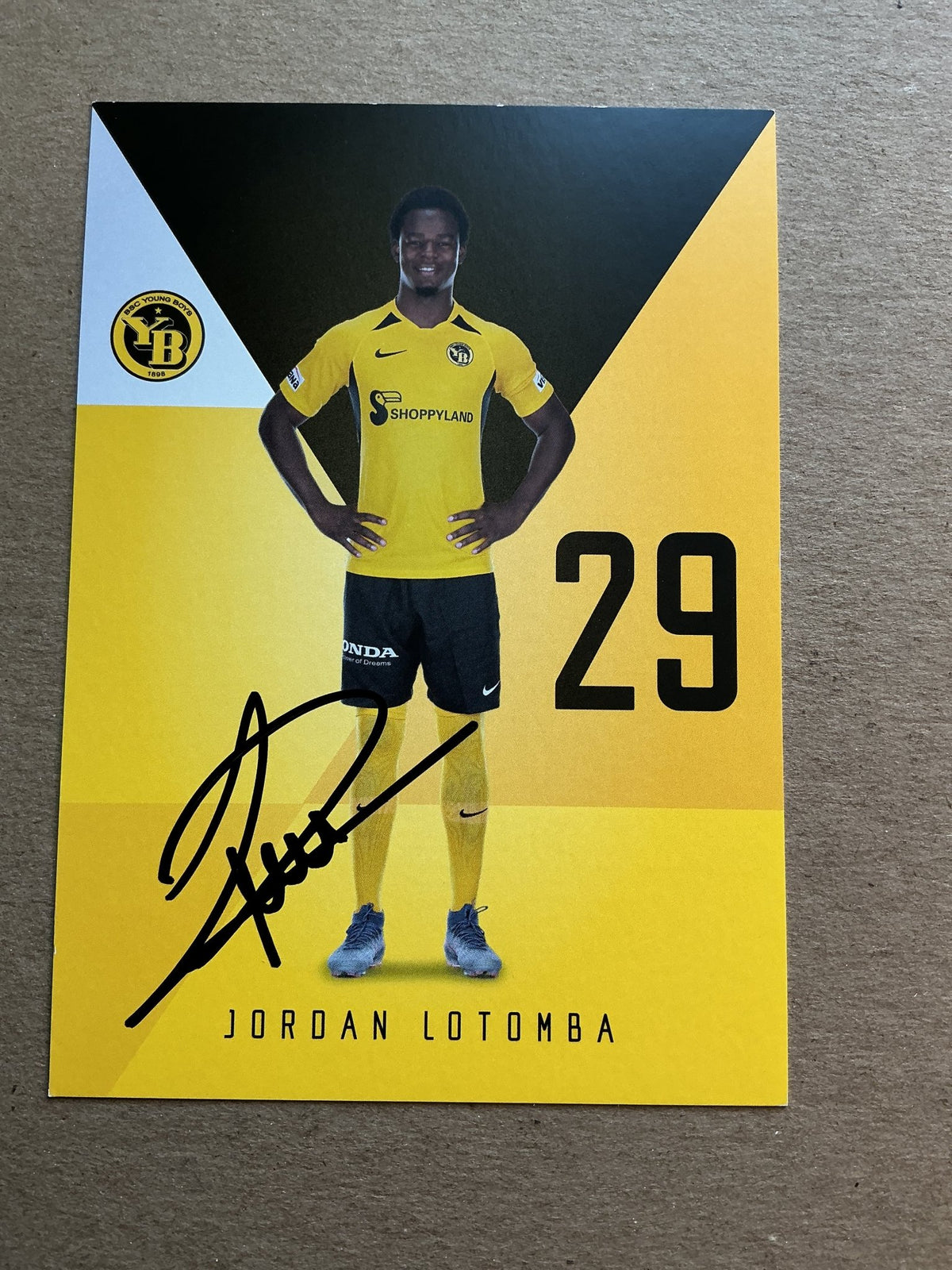 Jordan Lotomba, Switzerland 🇨🇭 Young Boys Bern 2019/20 hand signed - Autographs-World
