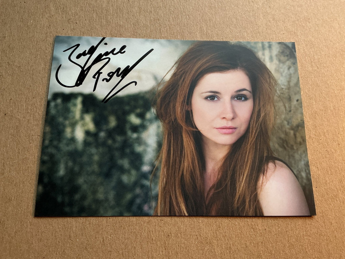 Josefine Preuß, Germany 🇩🇪 Actress 2024 hand signed - Autographs-World