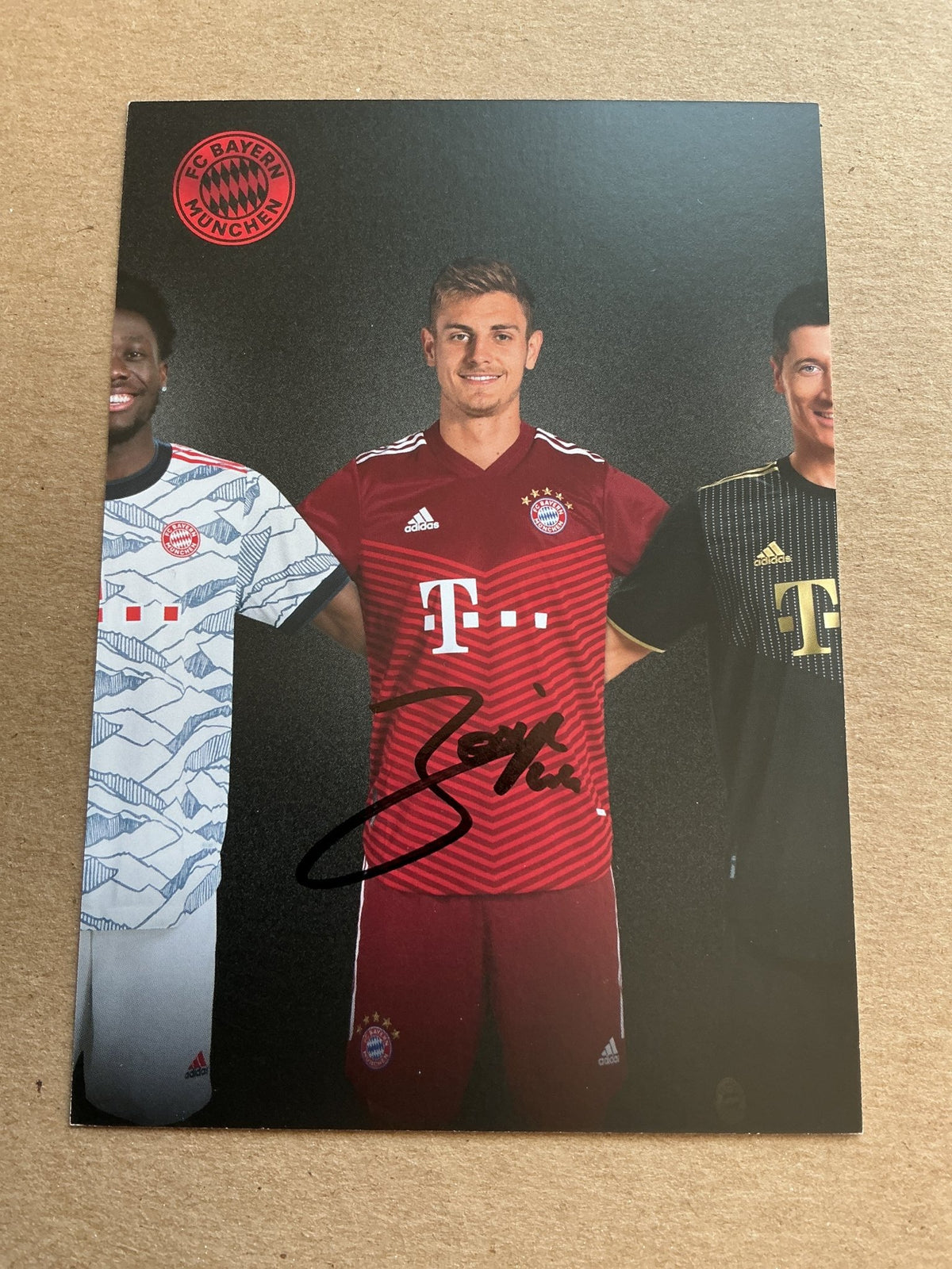 Josip Stanišić, Germany 🇩🇪 FC Bayern München 2021/22 hand signed - Autographs-World