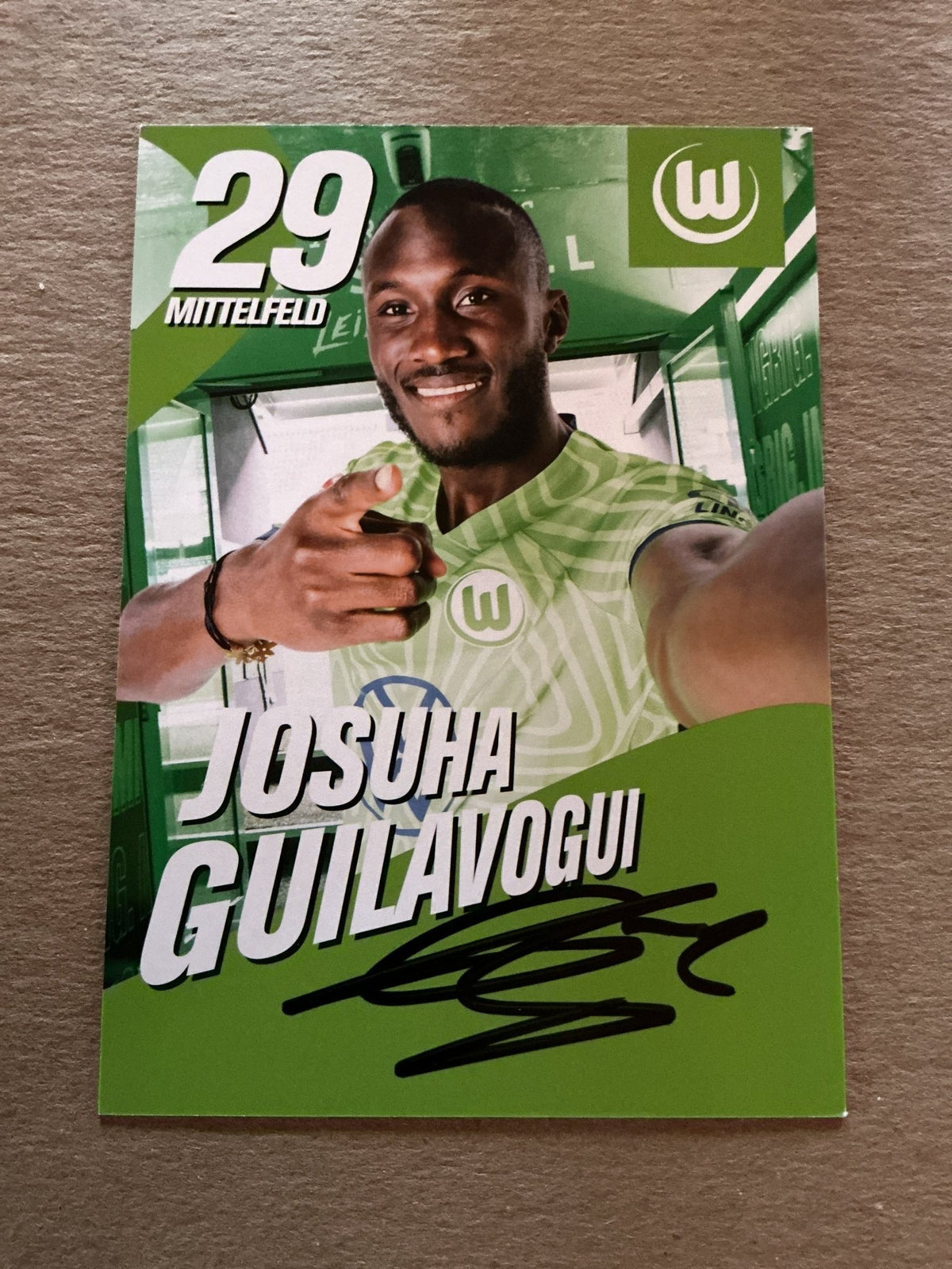 Josuha Guilavogui, France 🇫🇷 VfL Wolfsburg 2022/23 hand signed - Autographs-World