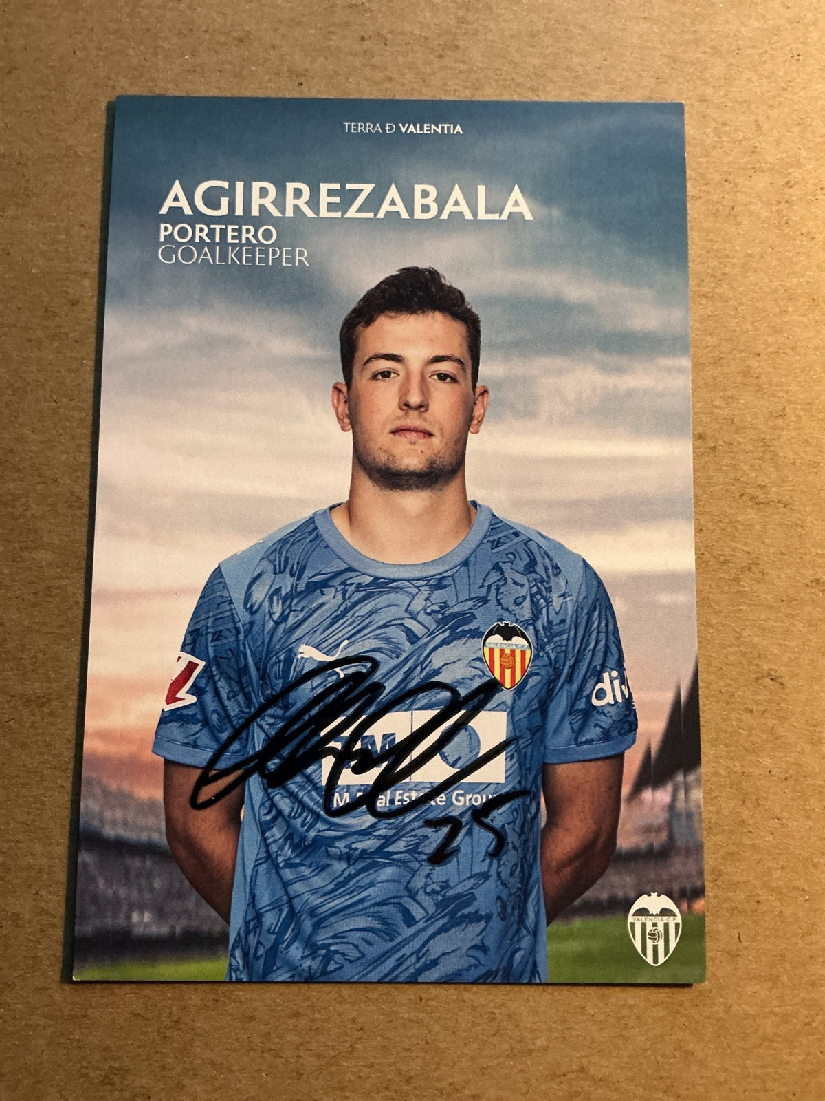 Julen Agirrezabala, Spain 🇪🇸 Valencia CF 2025/26 hand signed - Autographs-World