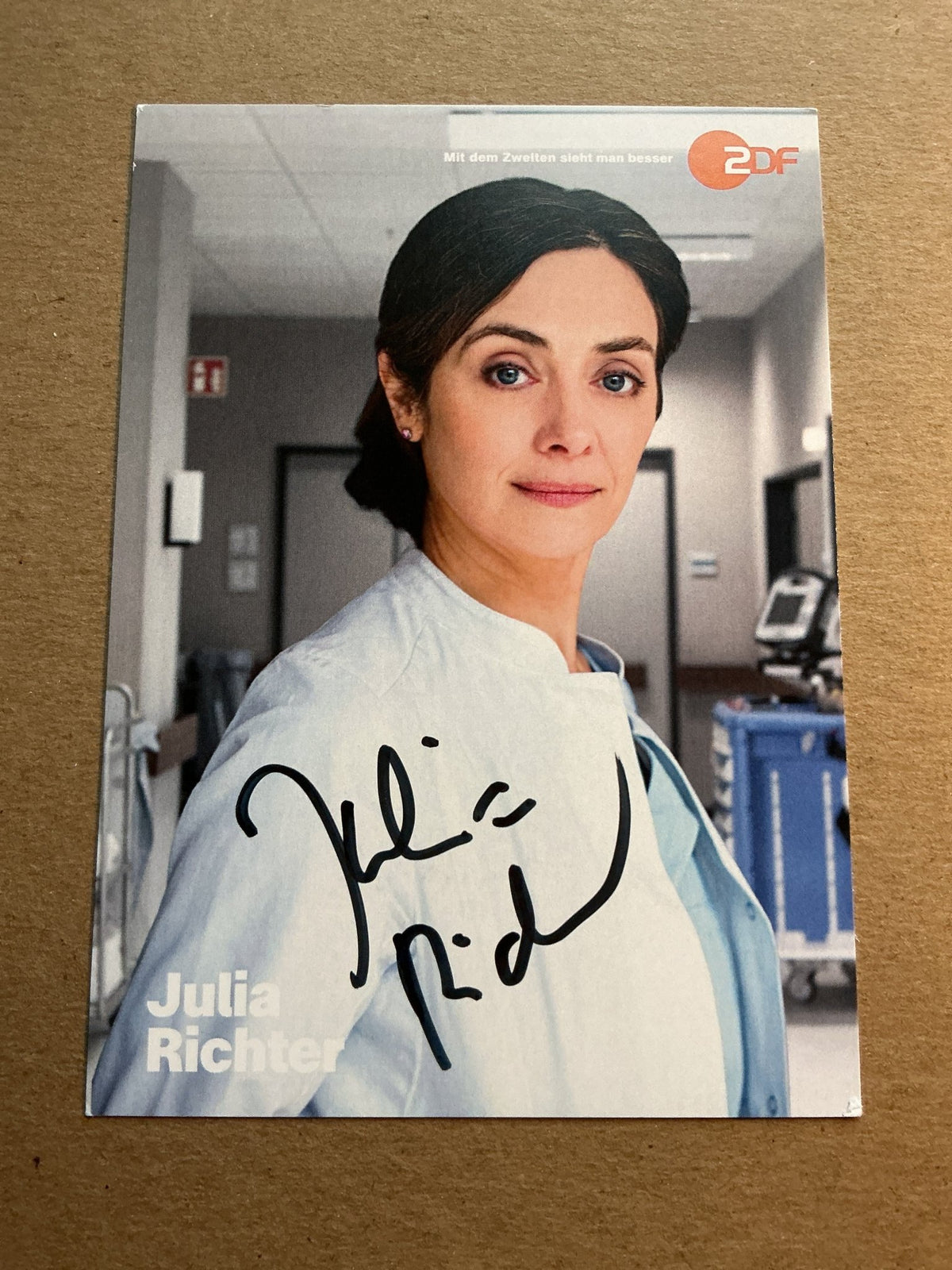 Julia Richter, Germany 🇩🇪 Actress 2024 hand signed - Autographs-World